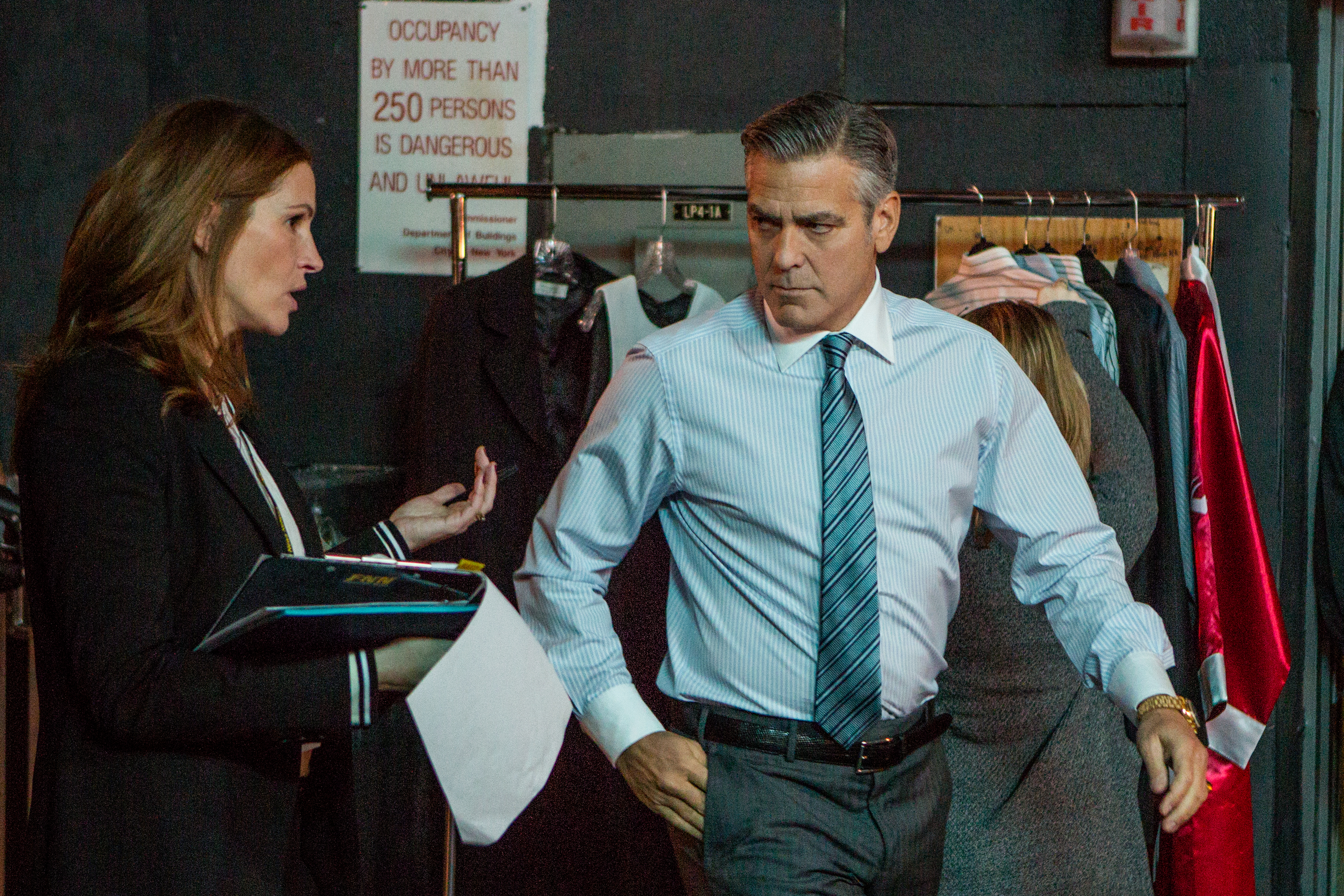 Julia Roberts and George Clooney in Money Monster HD Wallpaper