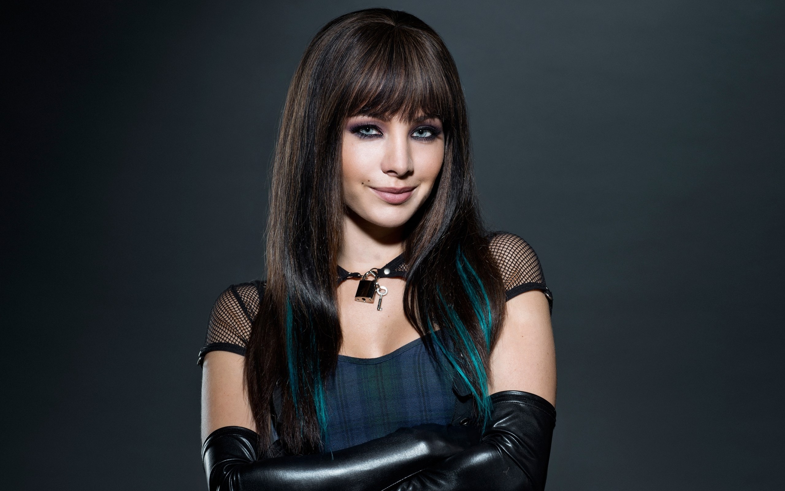 Woman with dark hair and blue streaks wearing leather gloves HD Wallpaper