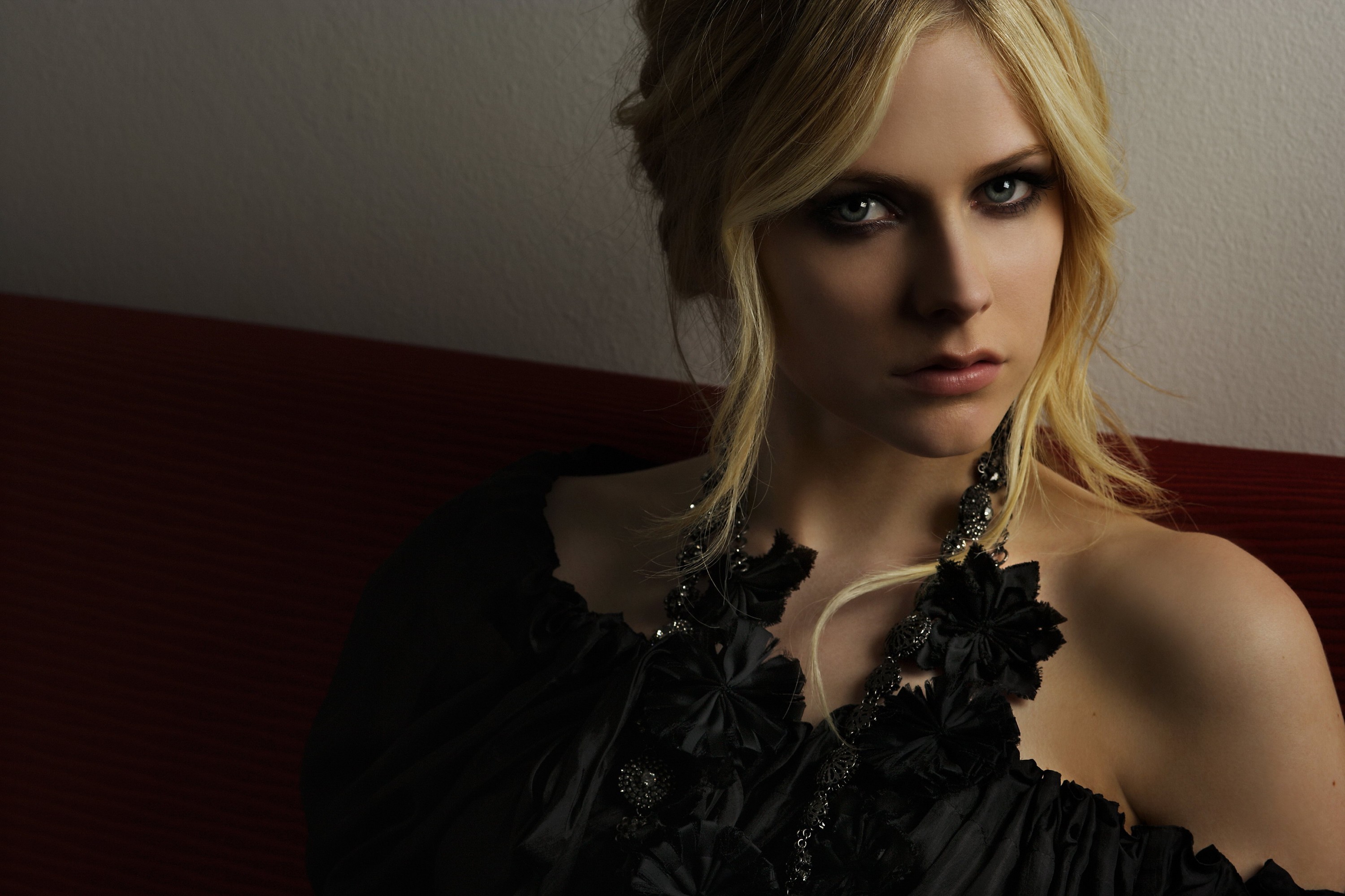 Avril Lavigne HD Wallpaper