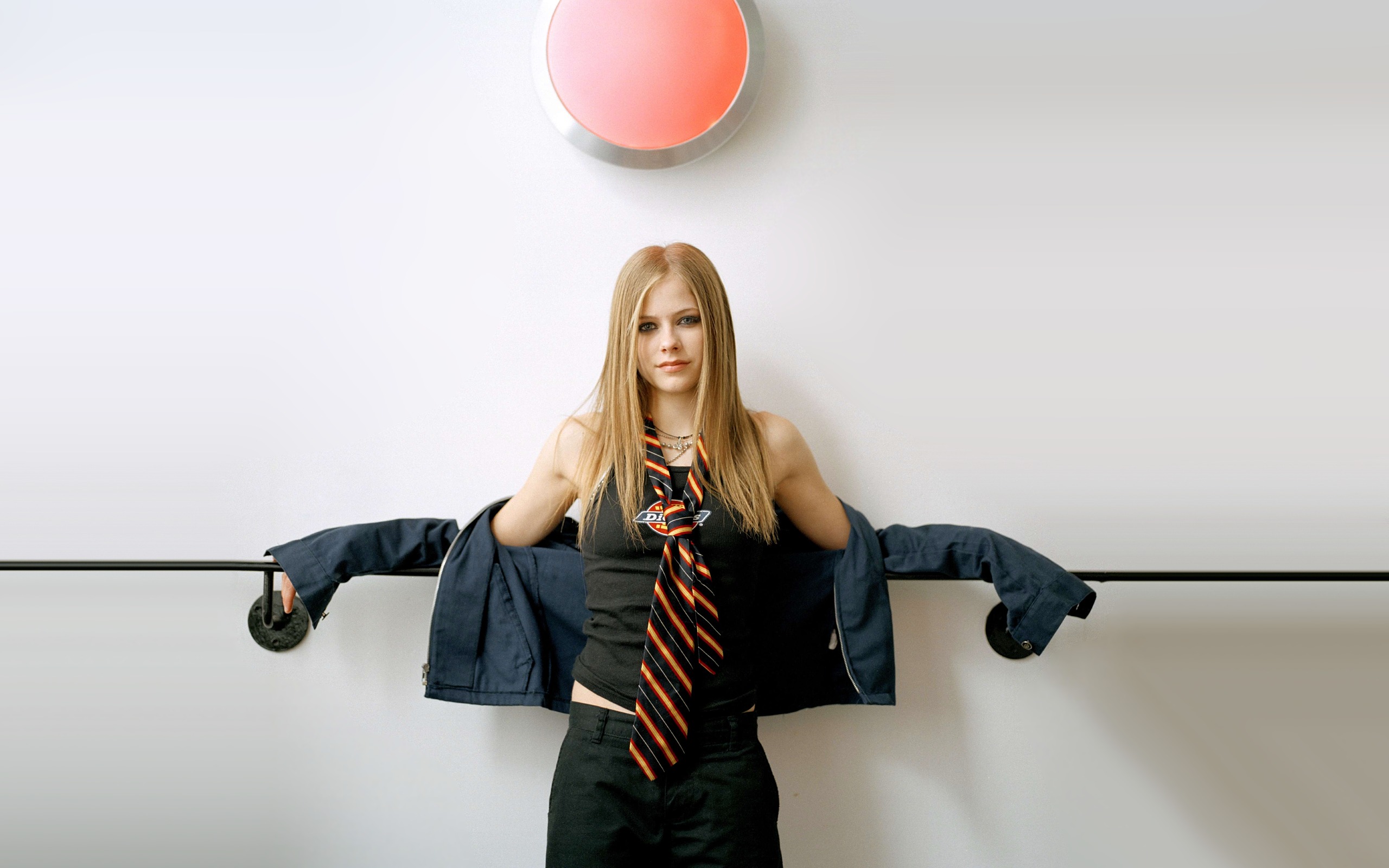 Avril Lavigne HD Wallpaper