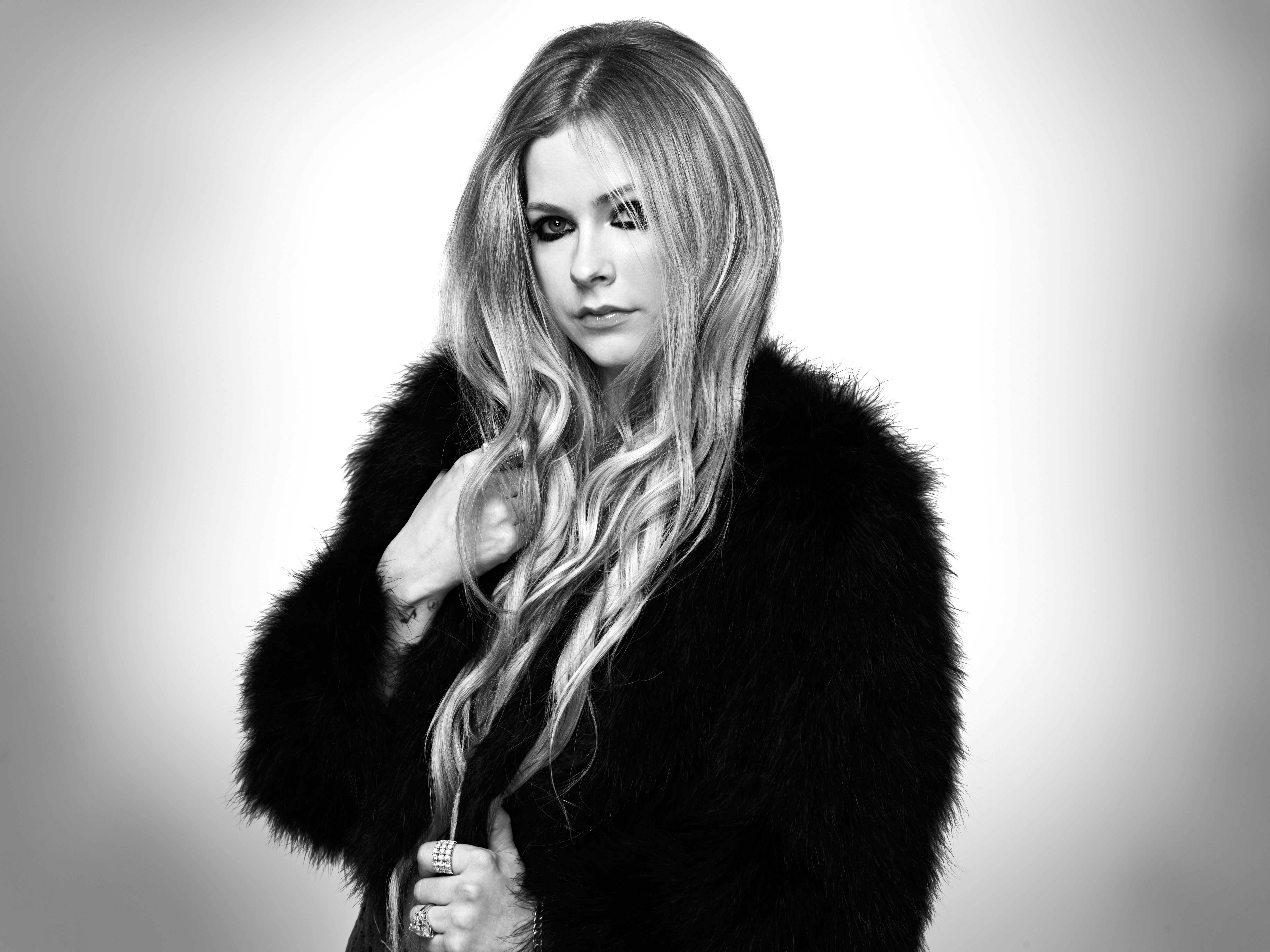 Avril Lavigne HD Wallpaper