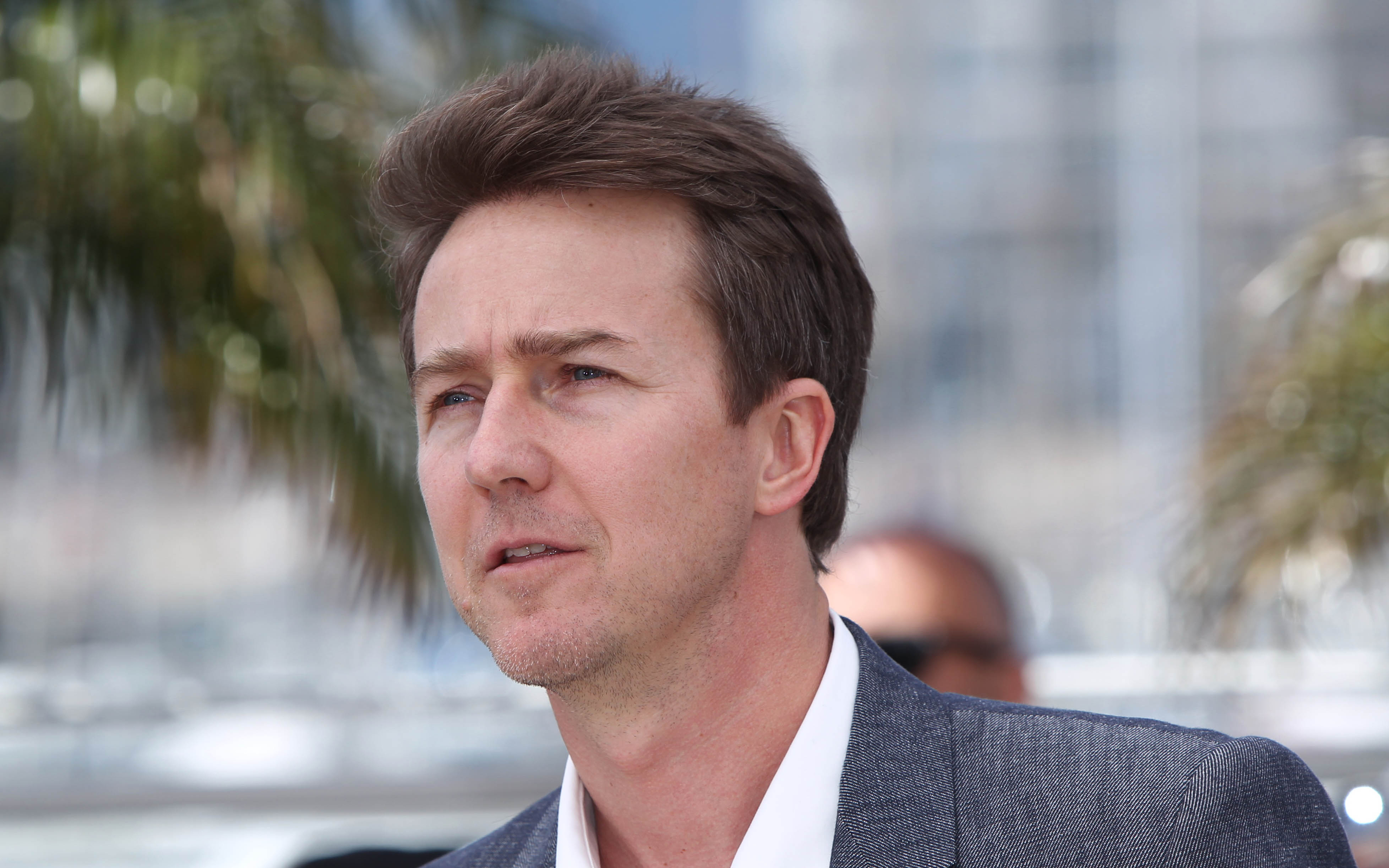 Edward Norton at an outdoor event HD Wallpaper