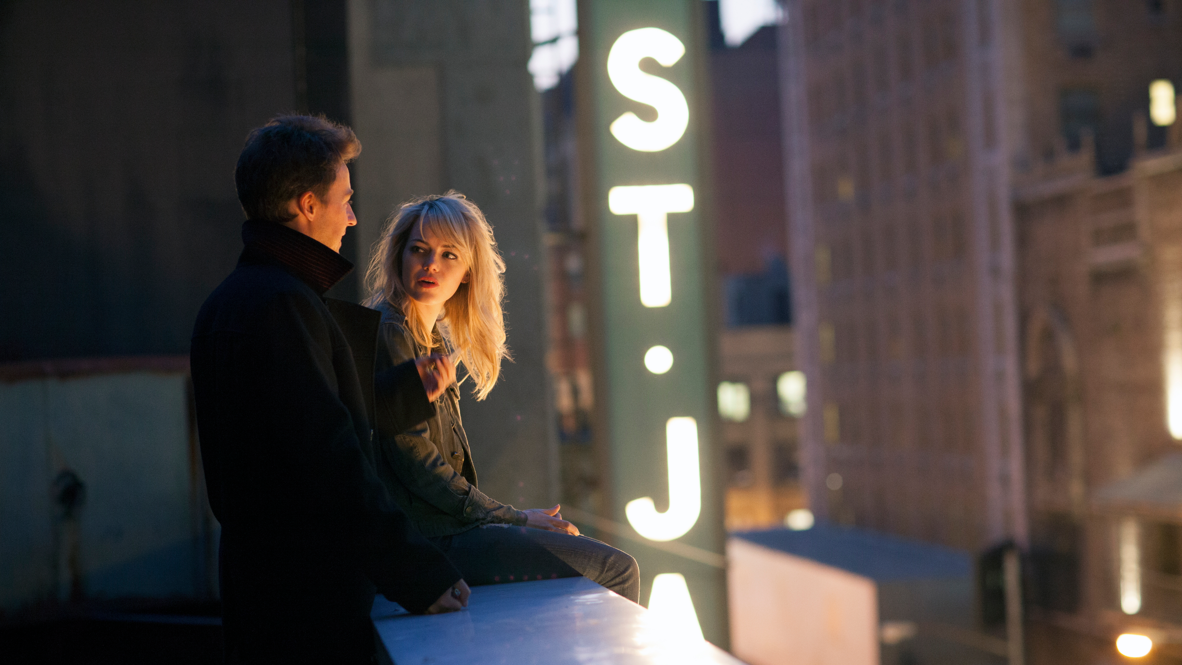 Edward Norton and Emma Stone on a rooftop HD Wallpaper