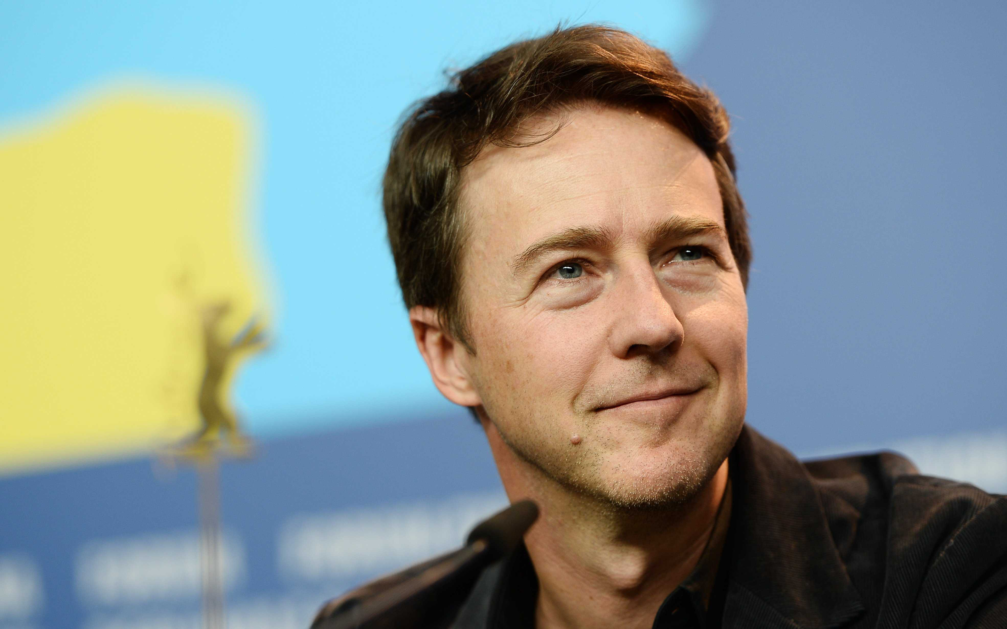 Edward Norton at a press conference HD Wallpaper