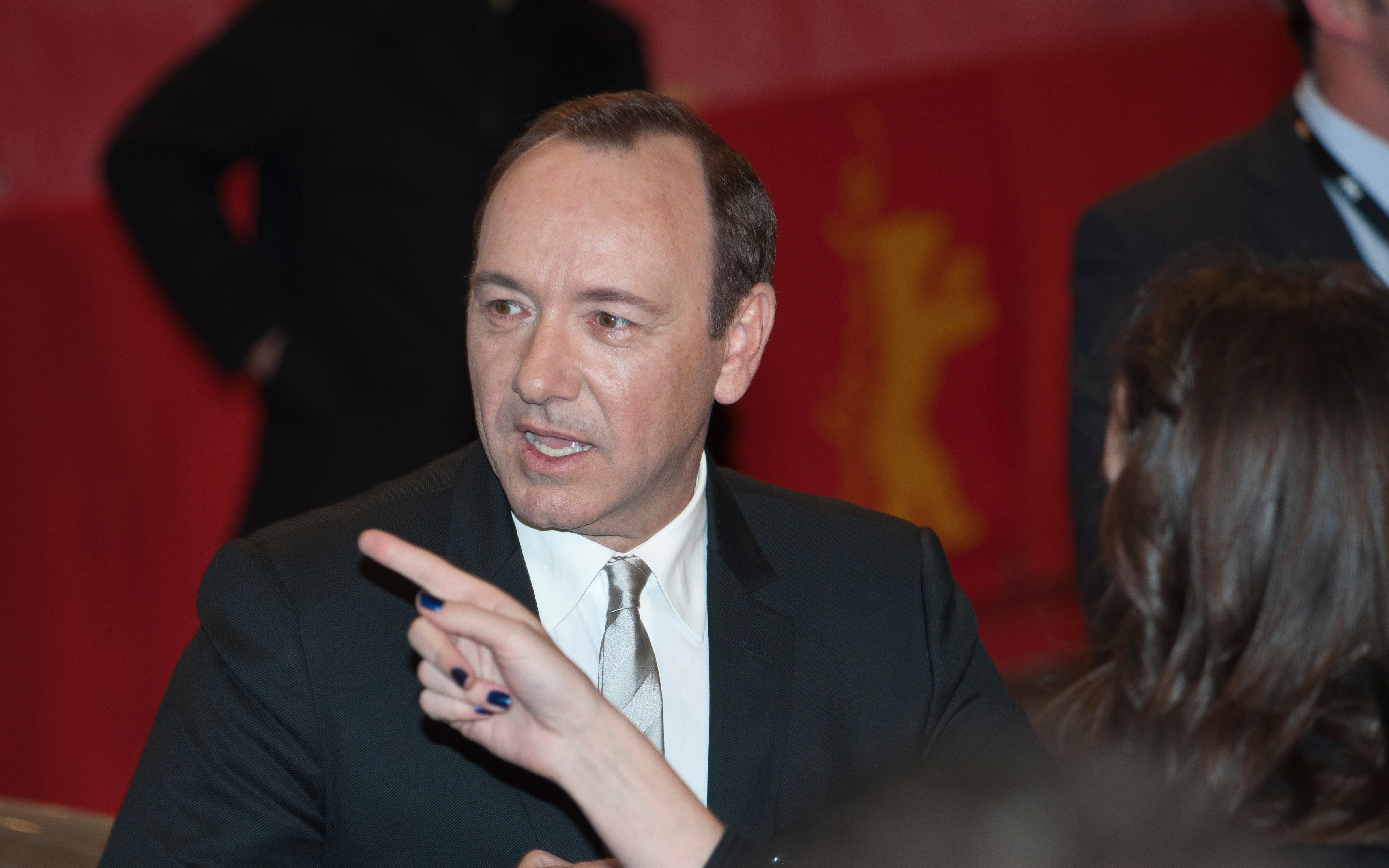 Kevin Spacey speaking at an event HD Wallpaper