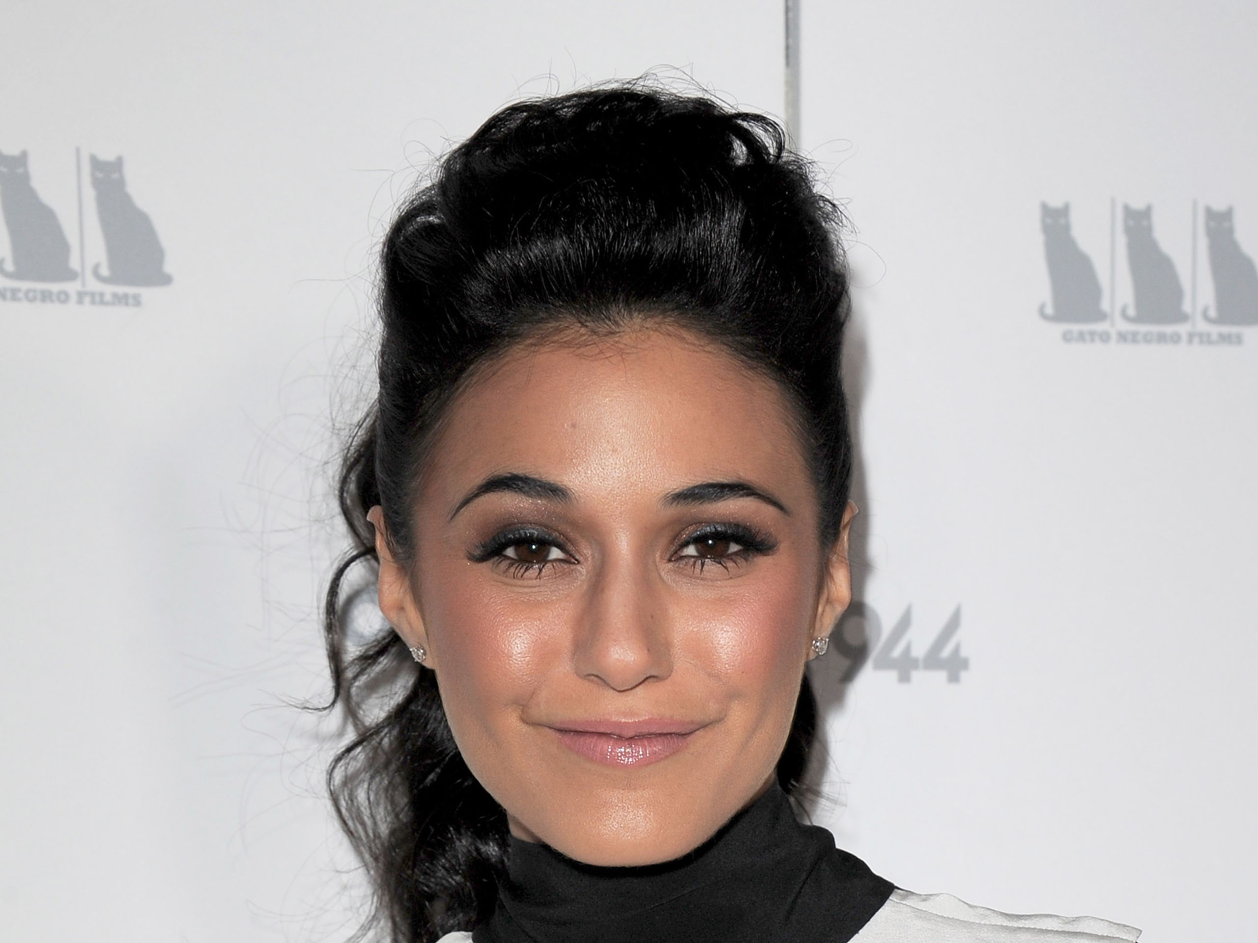 Emmanuelle Chriqui HD Wallpaper