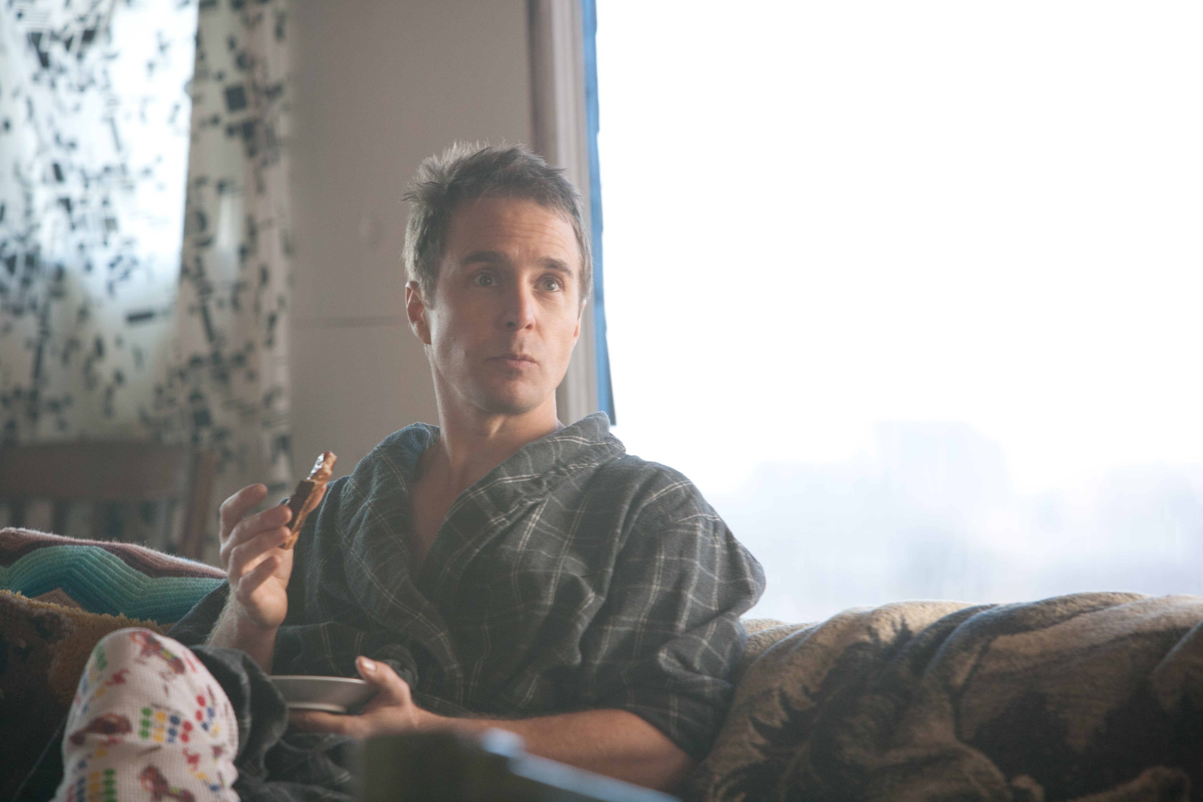 Sam Rockwell in a bathrobe eating HD Wallpaper