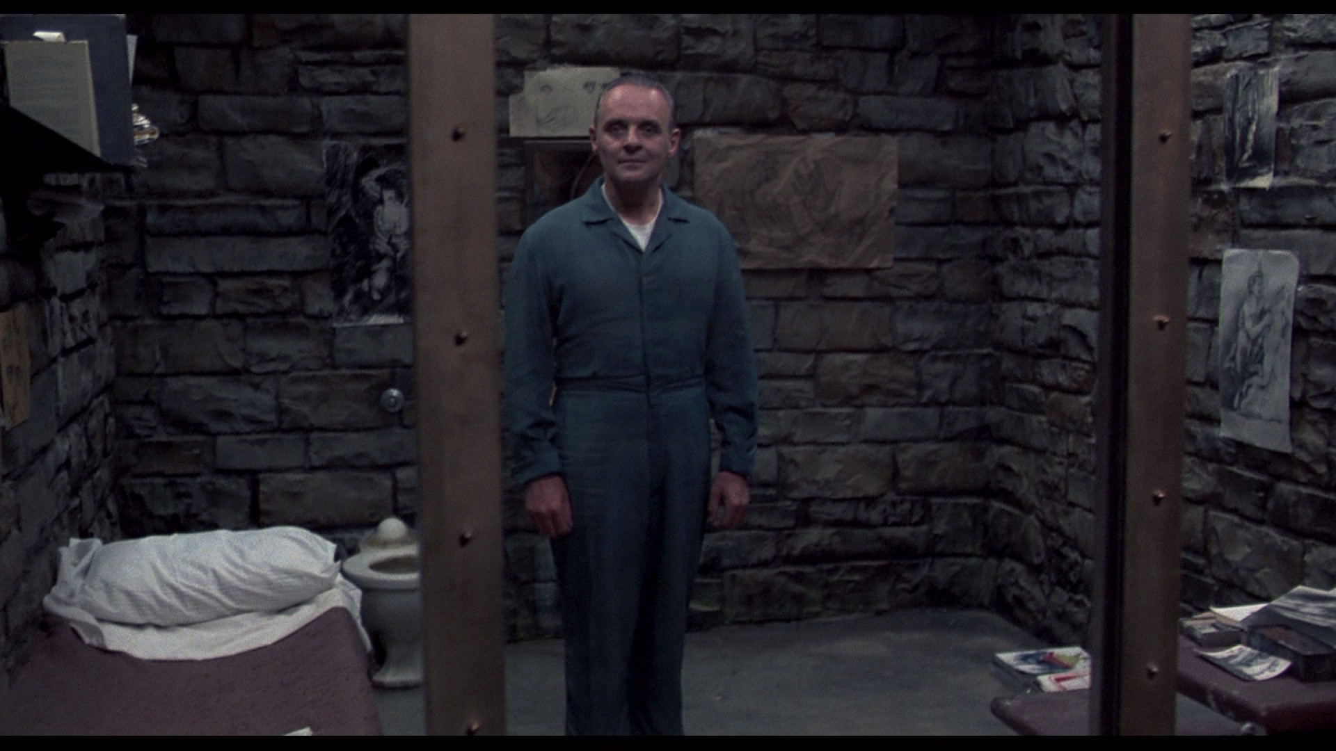 Anthony Hopkins in a prison cell HD Wallpaper