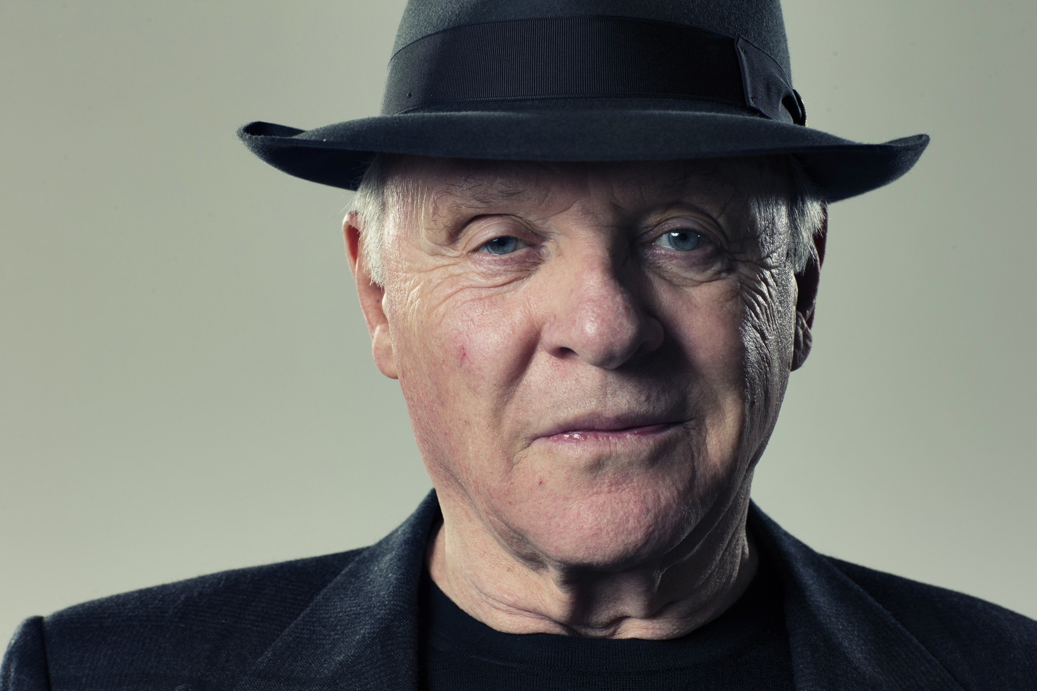 Anthony Hopkins wearing a hat HD Wallpaper