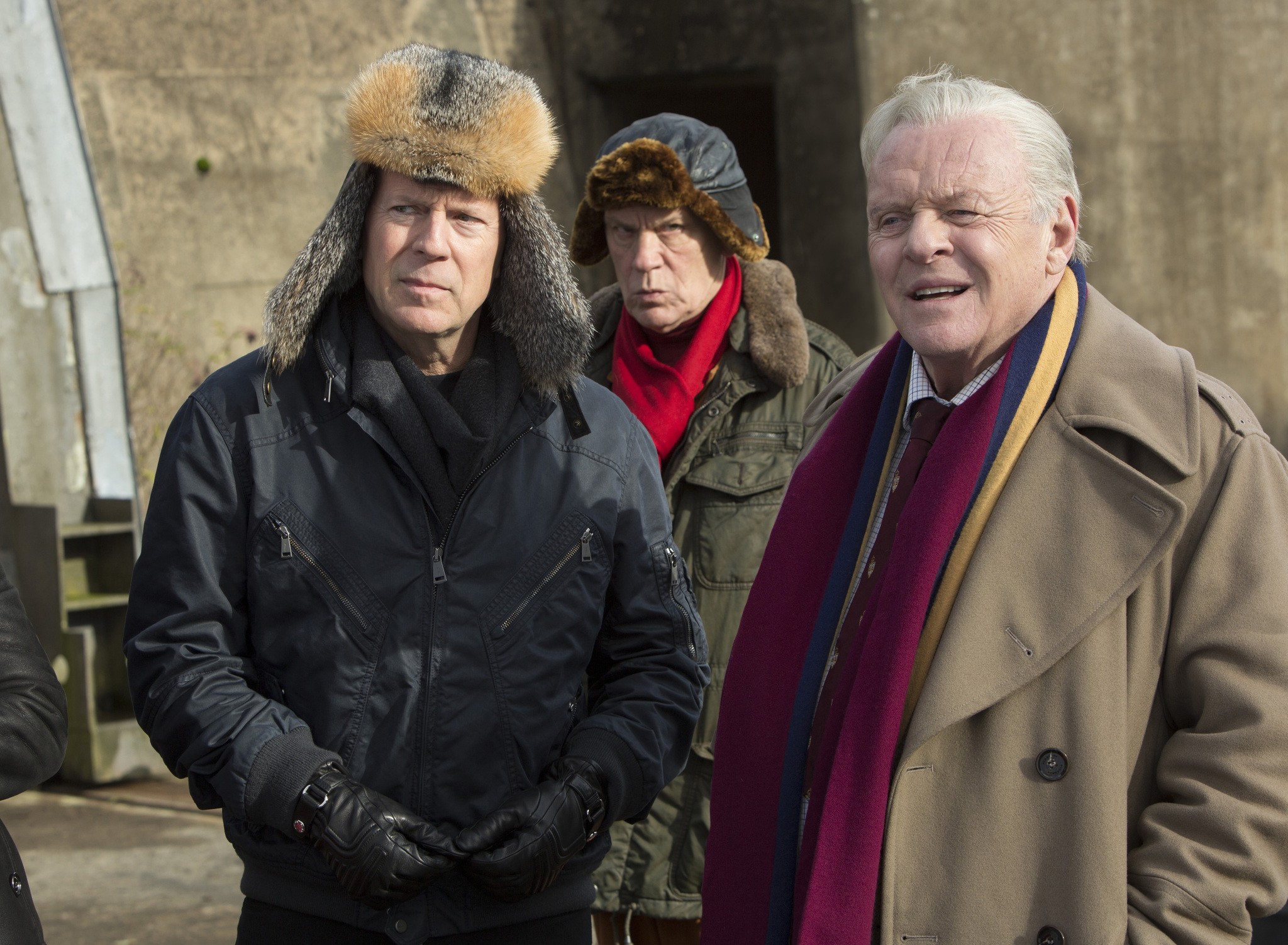 Bruce Willis, Anthony Hopkins, and another man HD Wallpaper