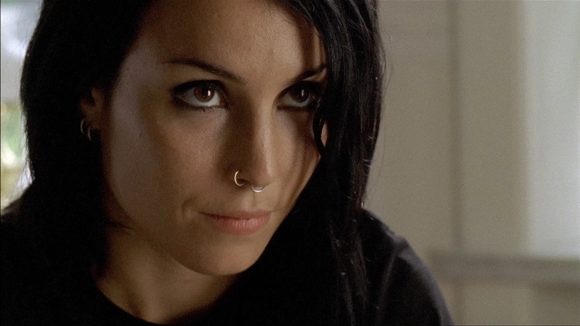 Noomi Rapace HD Wallpaper
