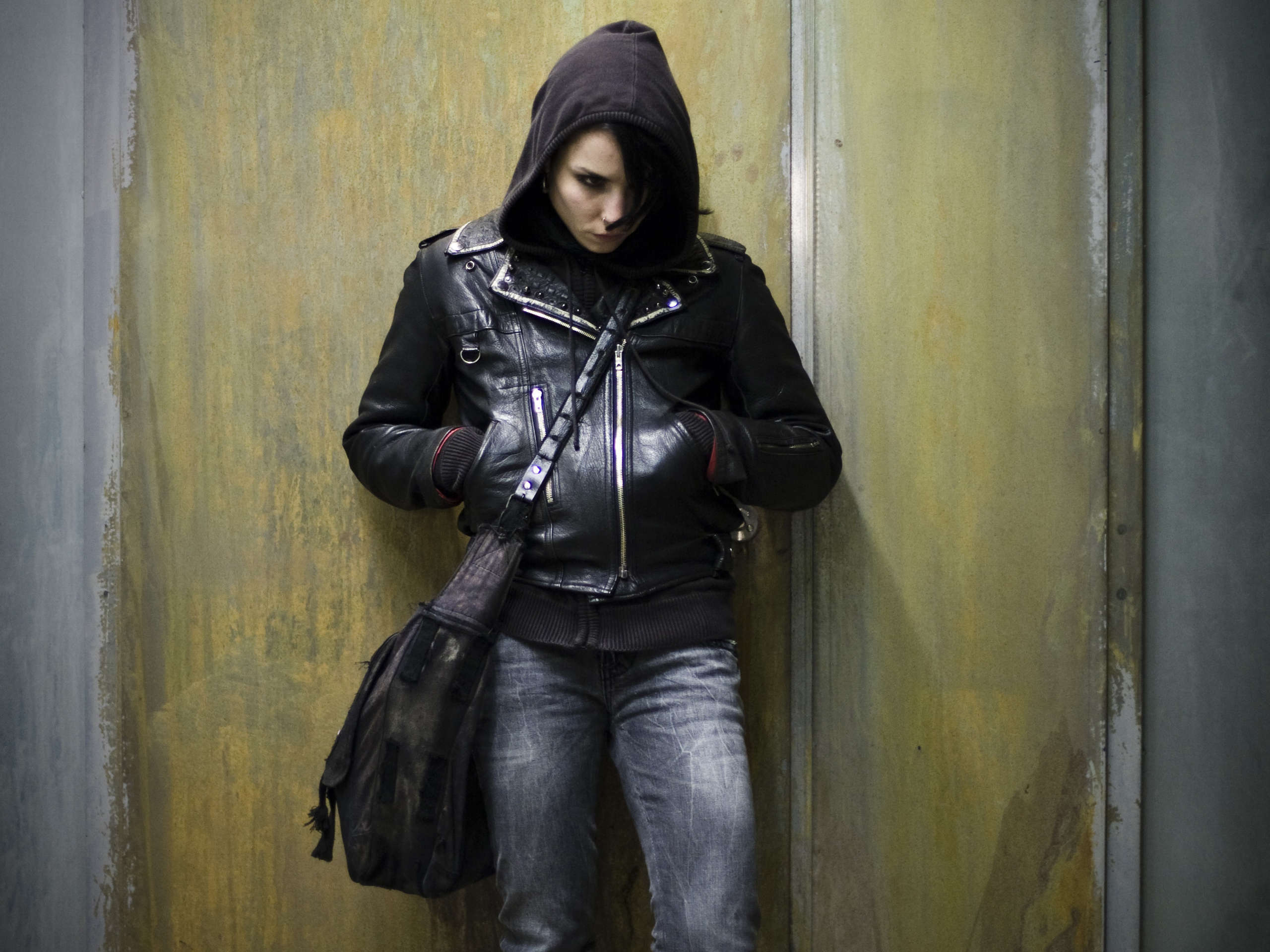 Noomi Rapace in a leather jacket HD Wallpaper