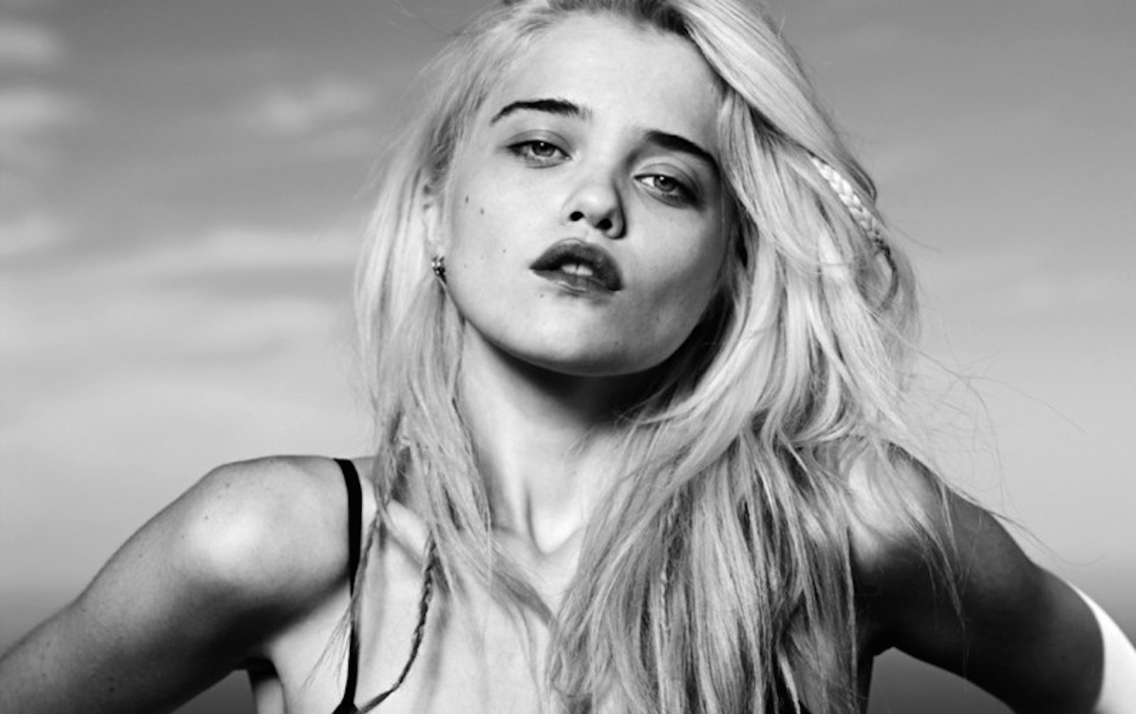 Sky Ferreira HD Wallpaper