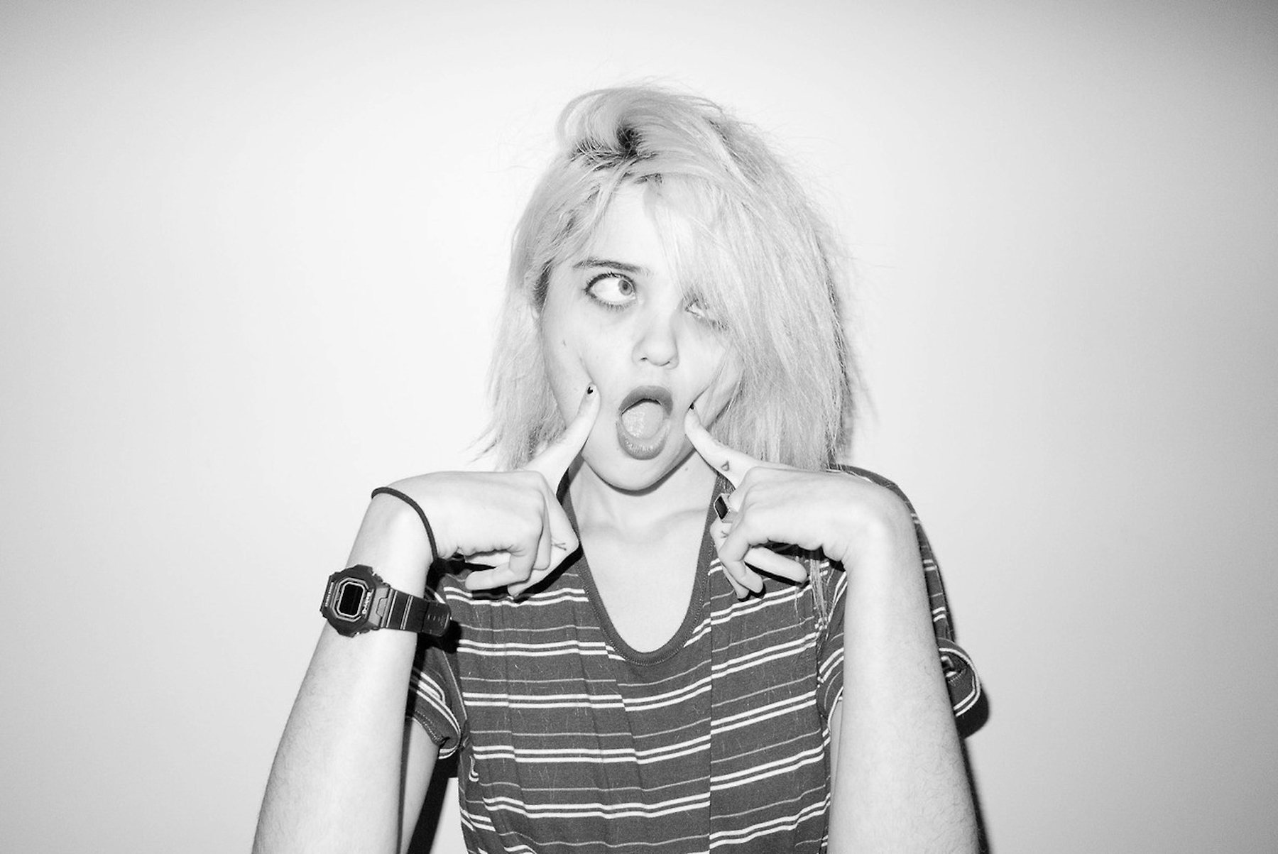 Sky Ferreira making a funny face HD Wallpaper