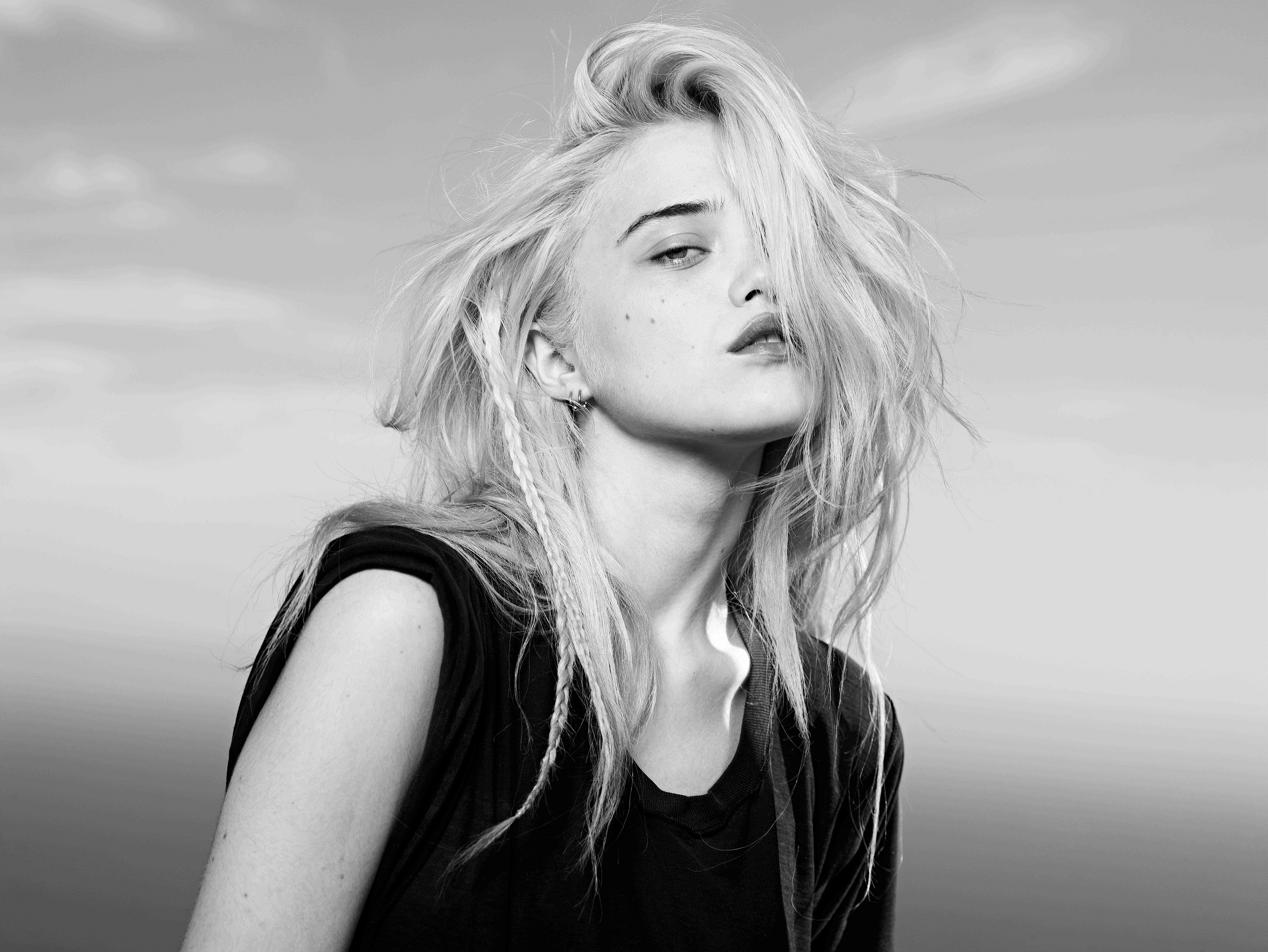 Sky Ferreira HD Wallpaper