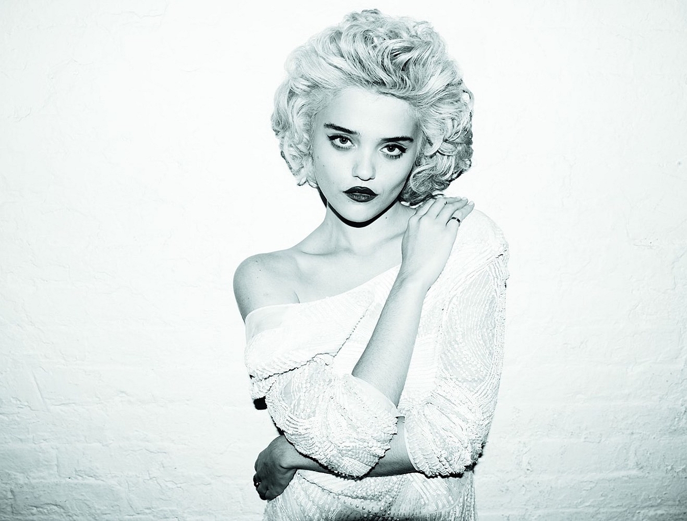 Sky Ferreira HD Wallpaper