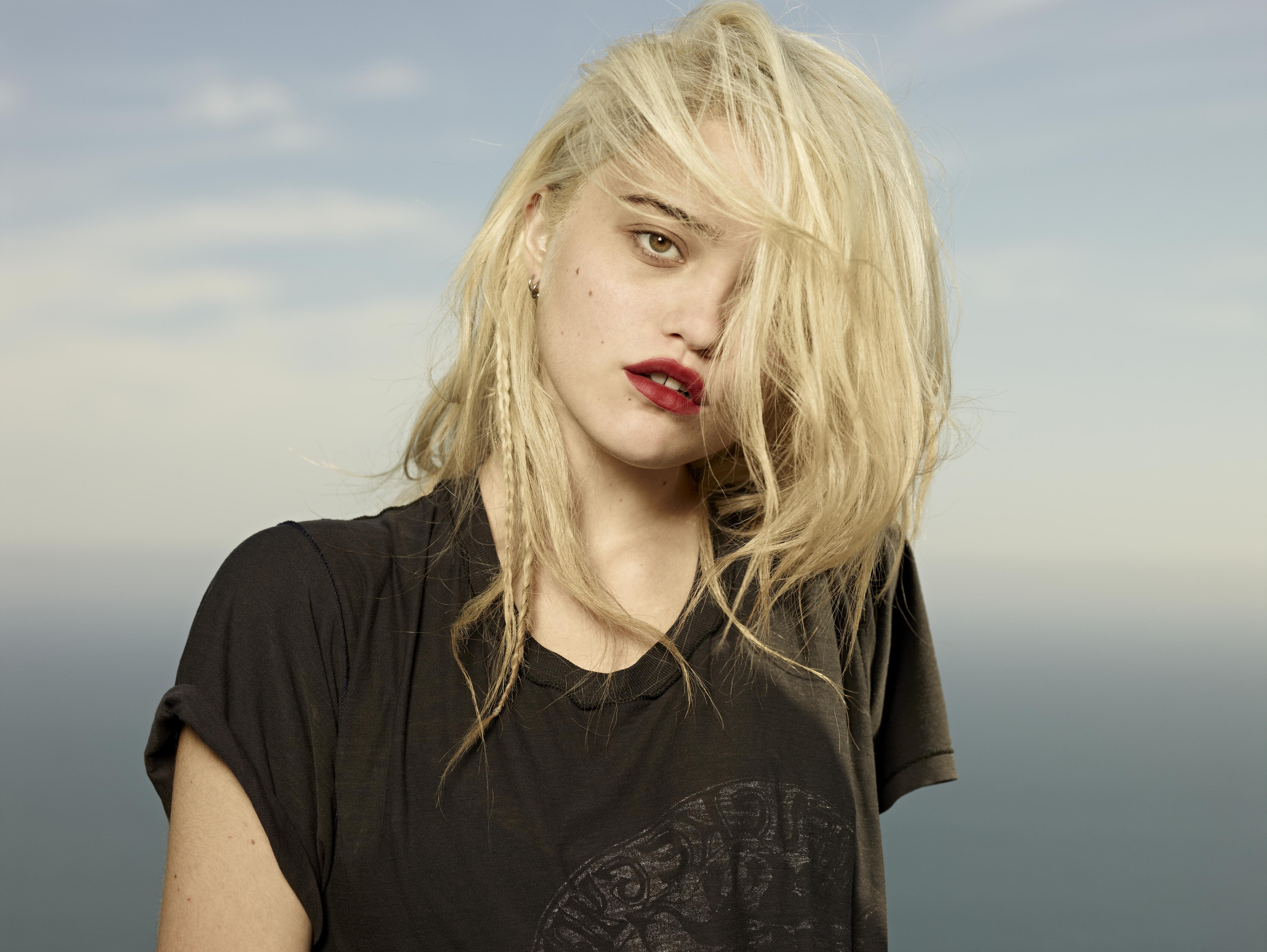 Sky Ferreira HD Wallpaper