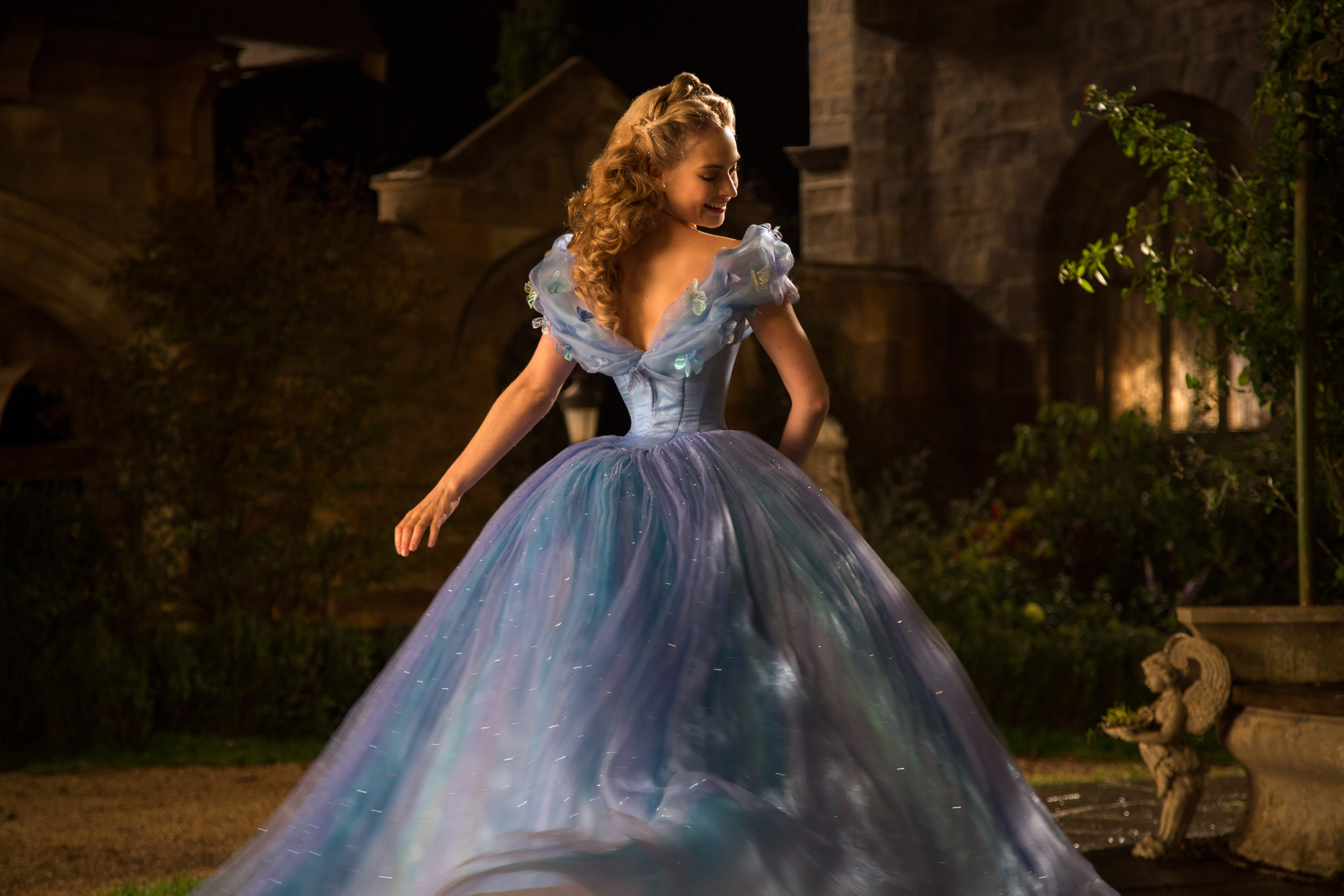 Lily James as Cinderella in a blue ballgown HD Wallpaper
