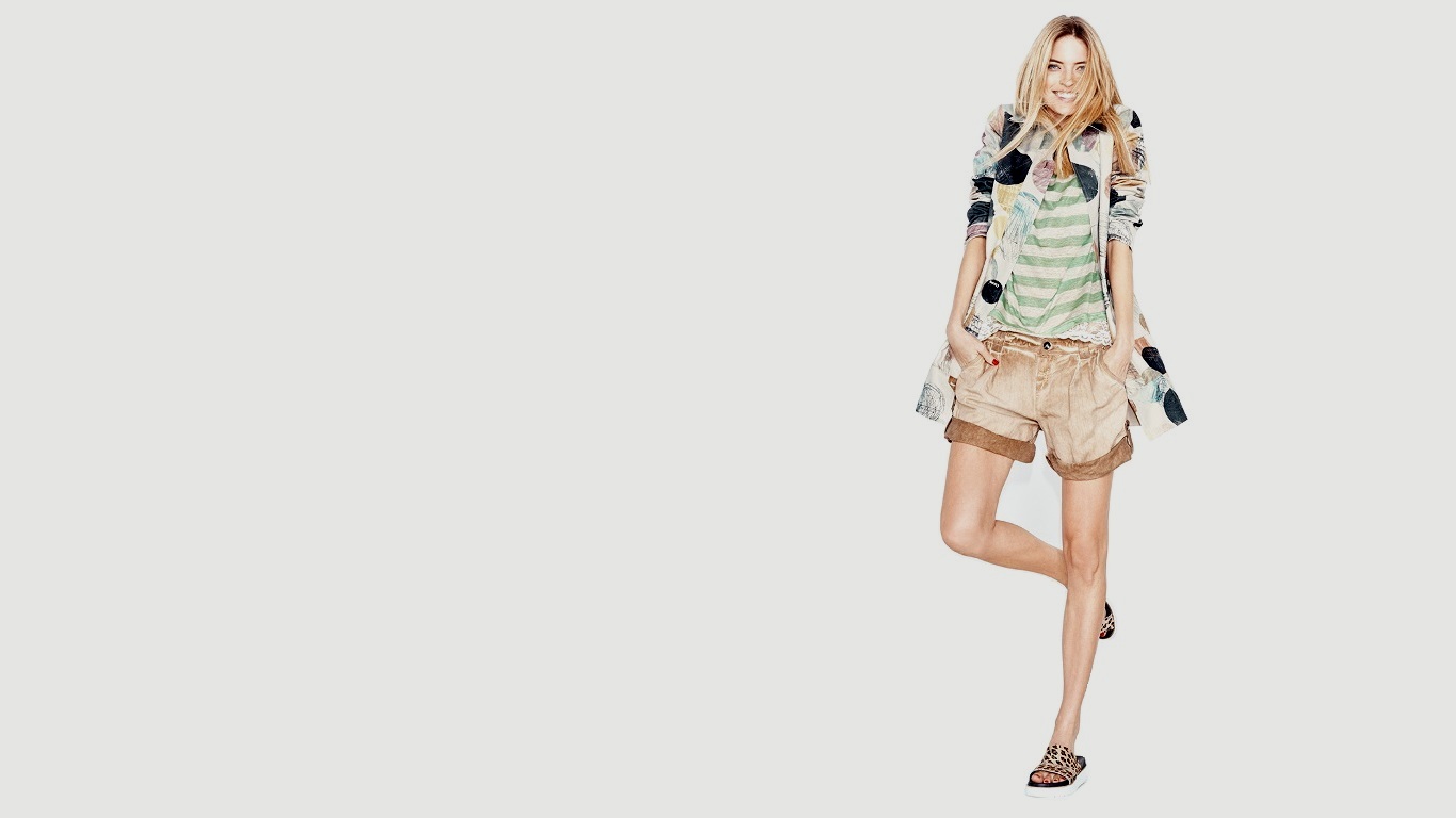 Martha Hunt in patterned jacket and shorts HD Wallpaper