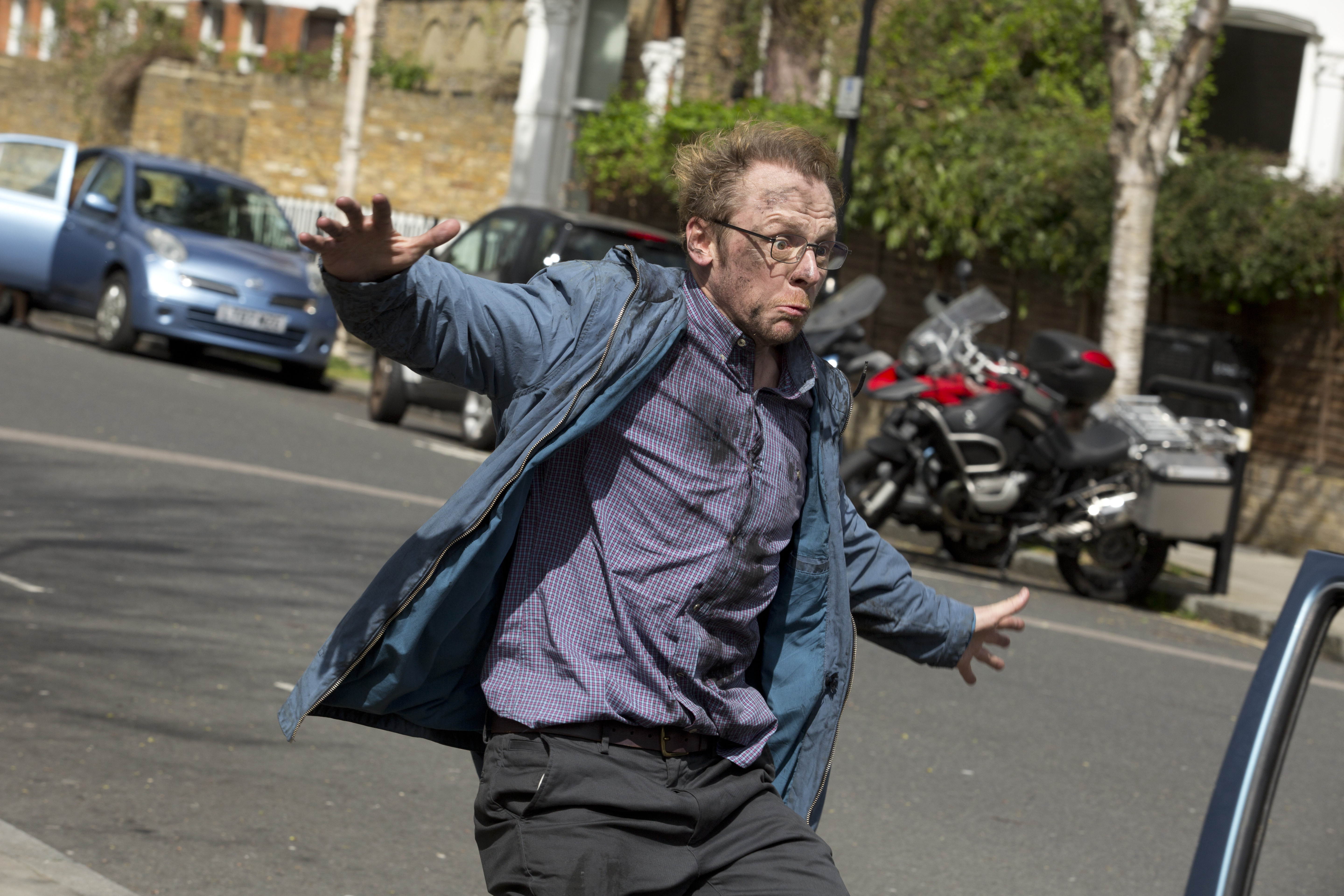 Simon Pegg in a street scene HD Wallpaper