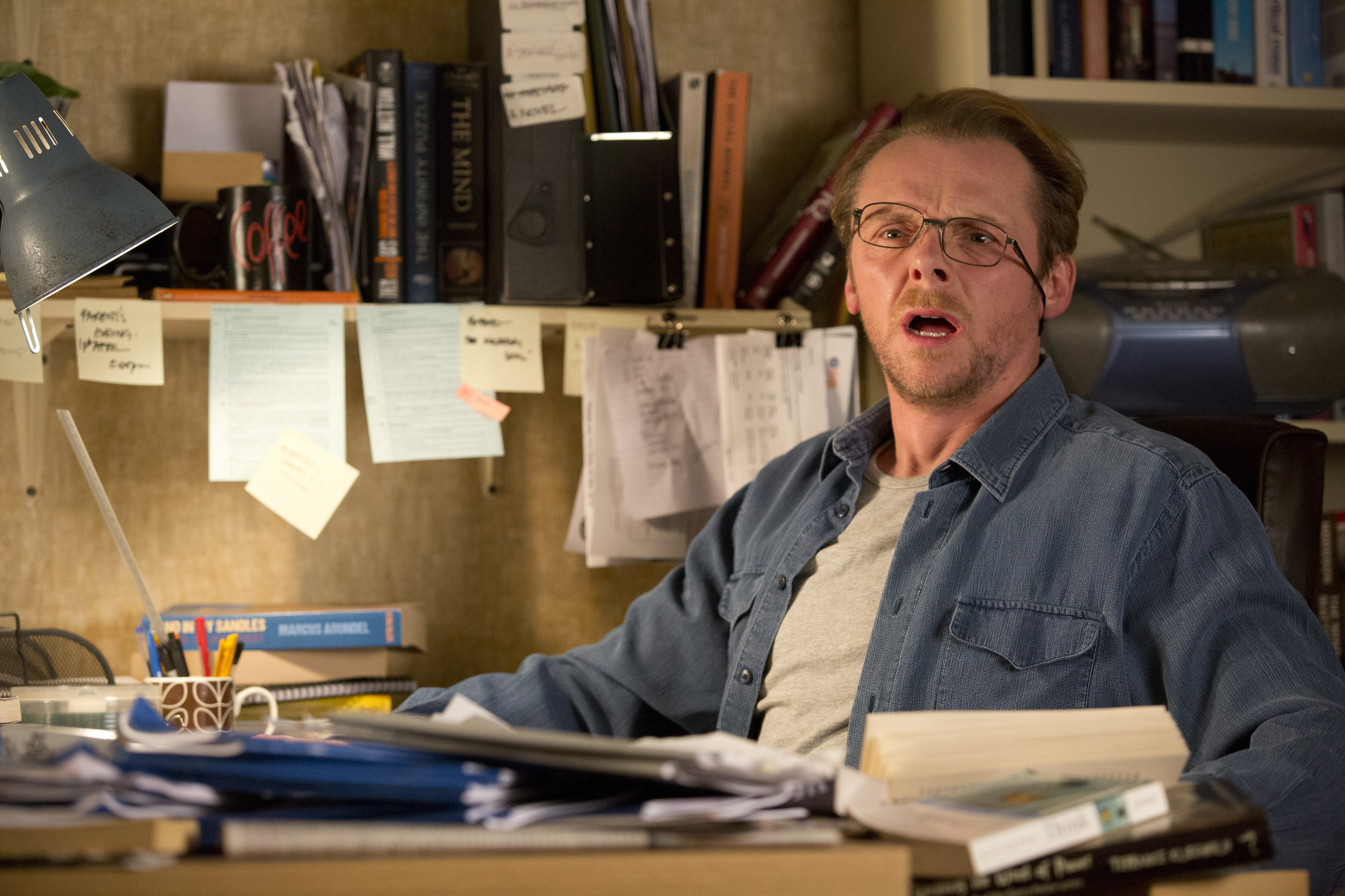 Simon Pegg in an office HD Wallpaper