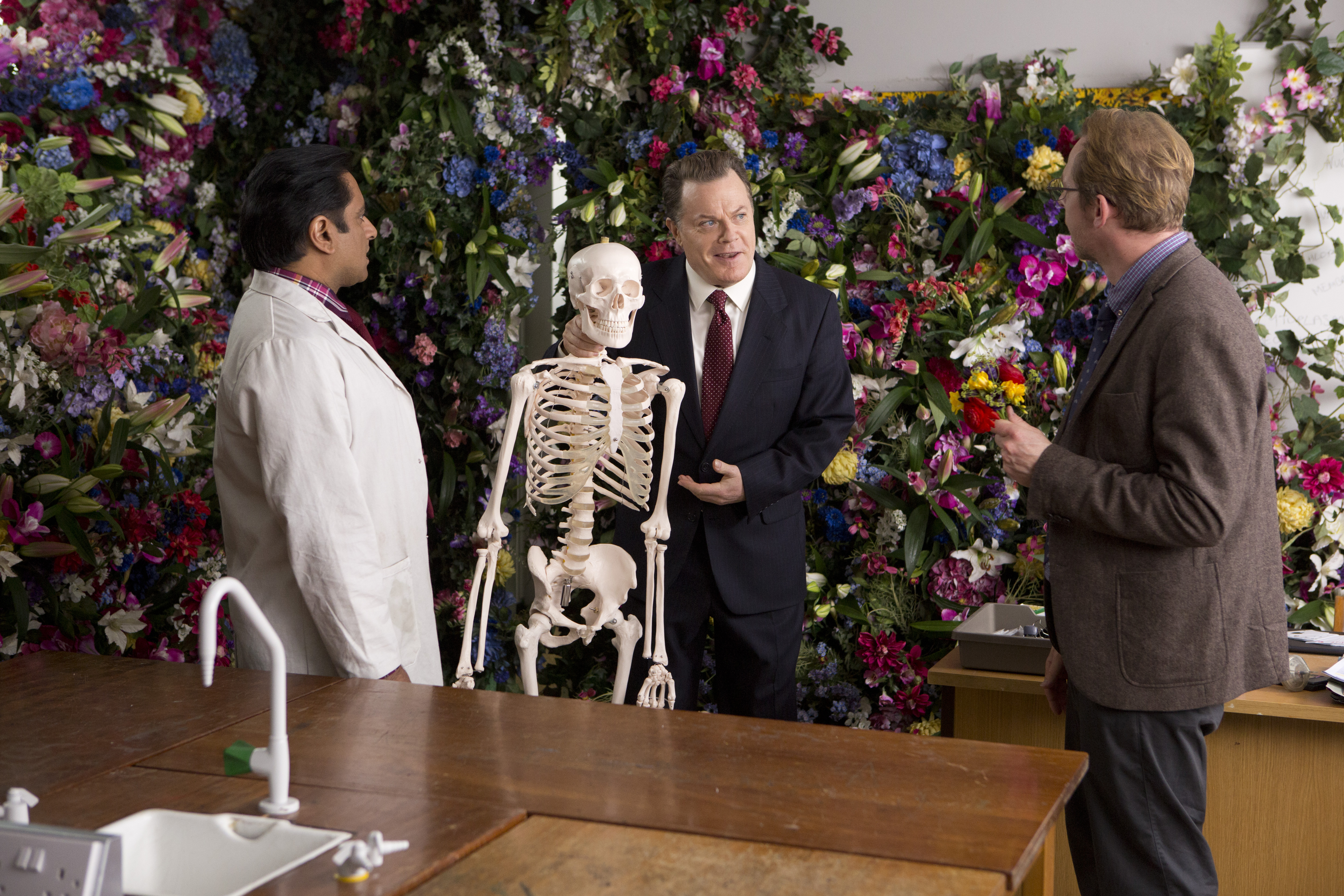 Simon Pegg with a skeleton and two men HD Wallpaper