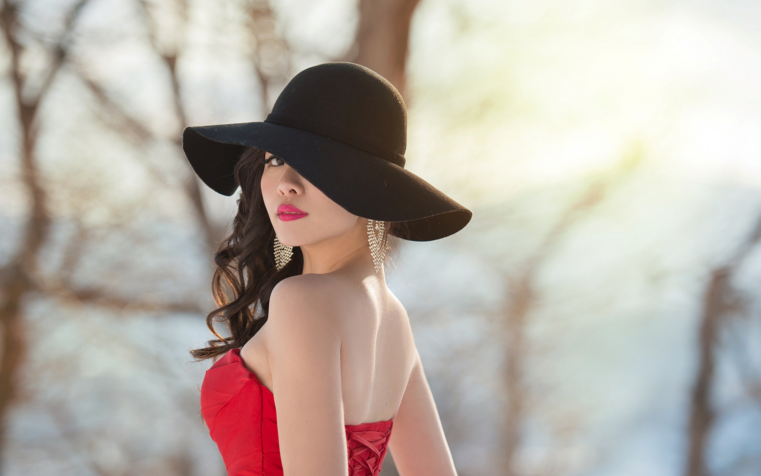 Woman in red dress and black hat HD Wallpaper