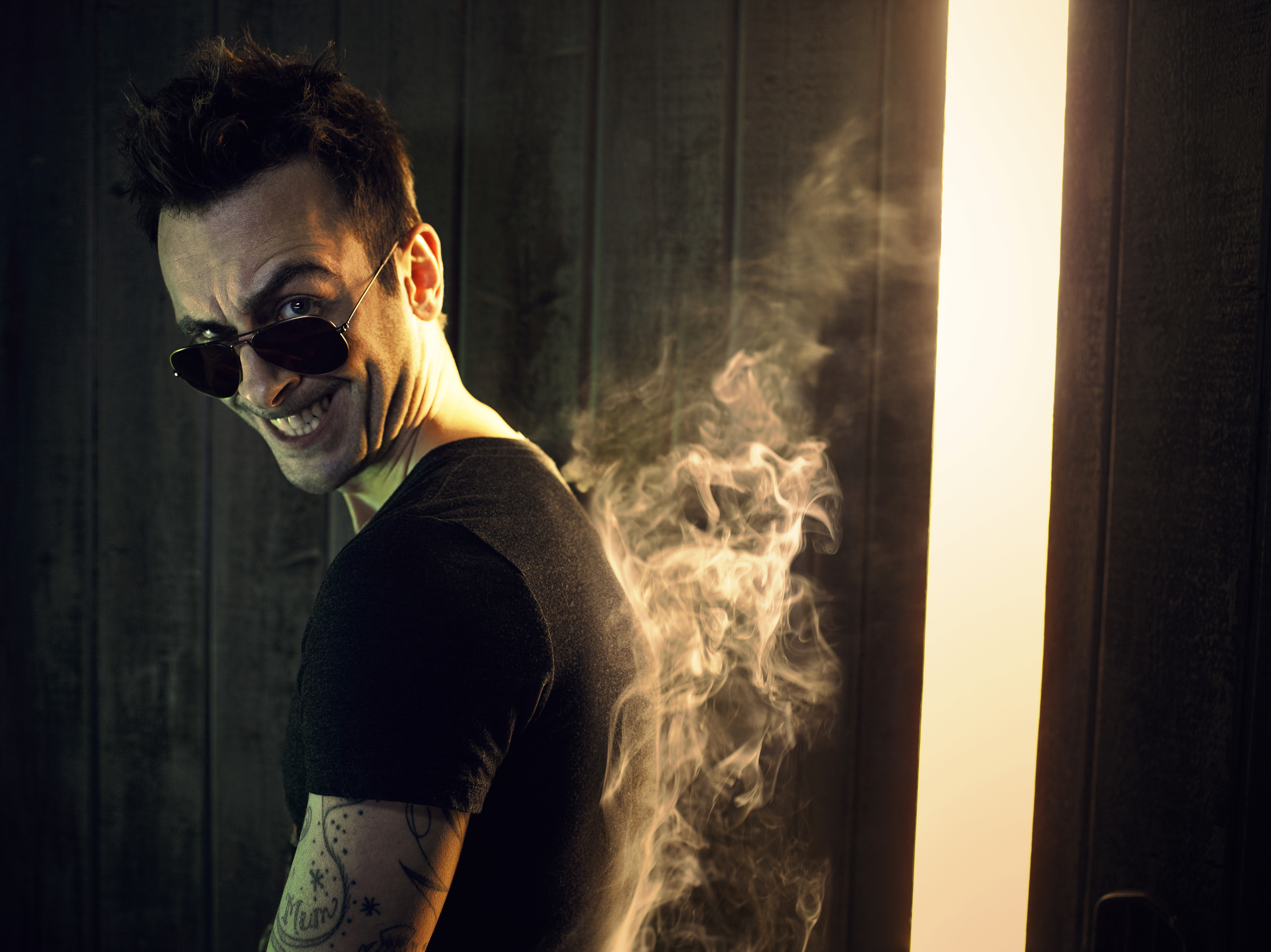 Joseph Gilgun with smoke and light HD Wallpaper