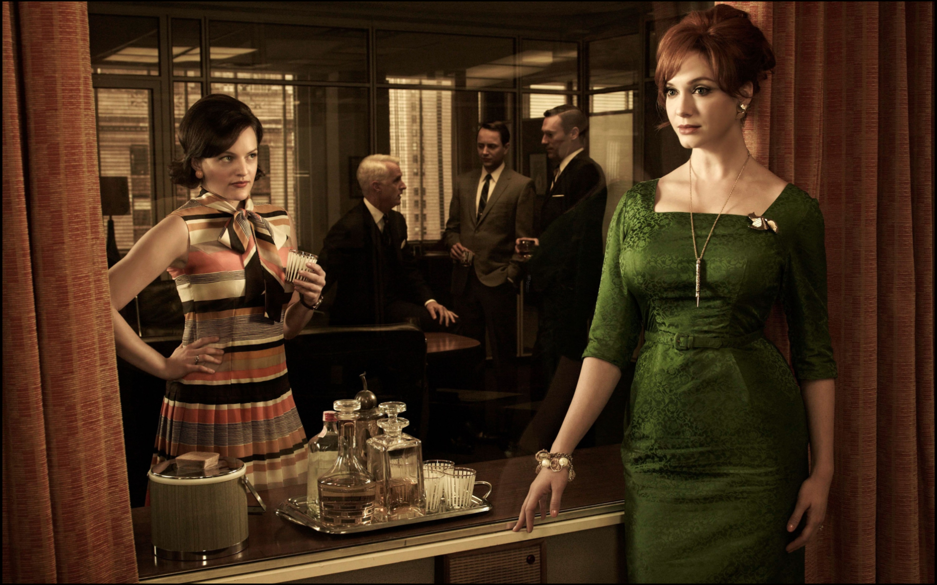 Christina Hendricks and other people in an office HD Wallpaper