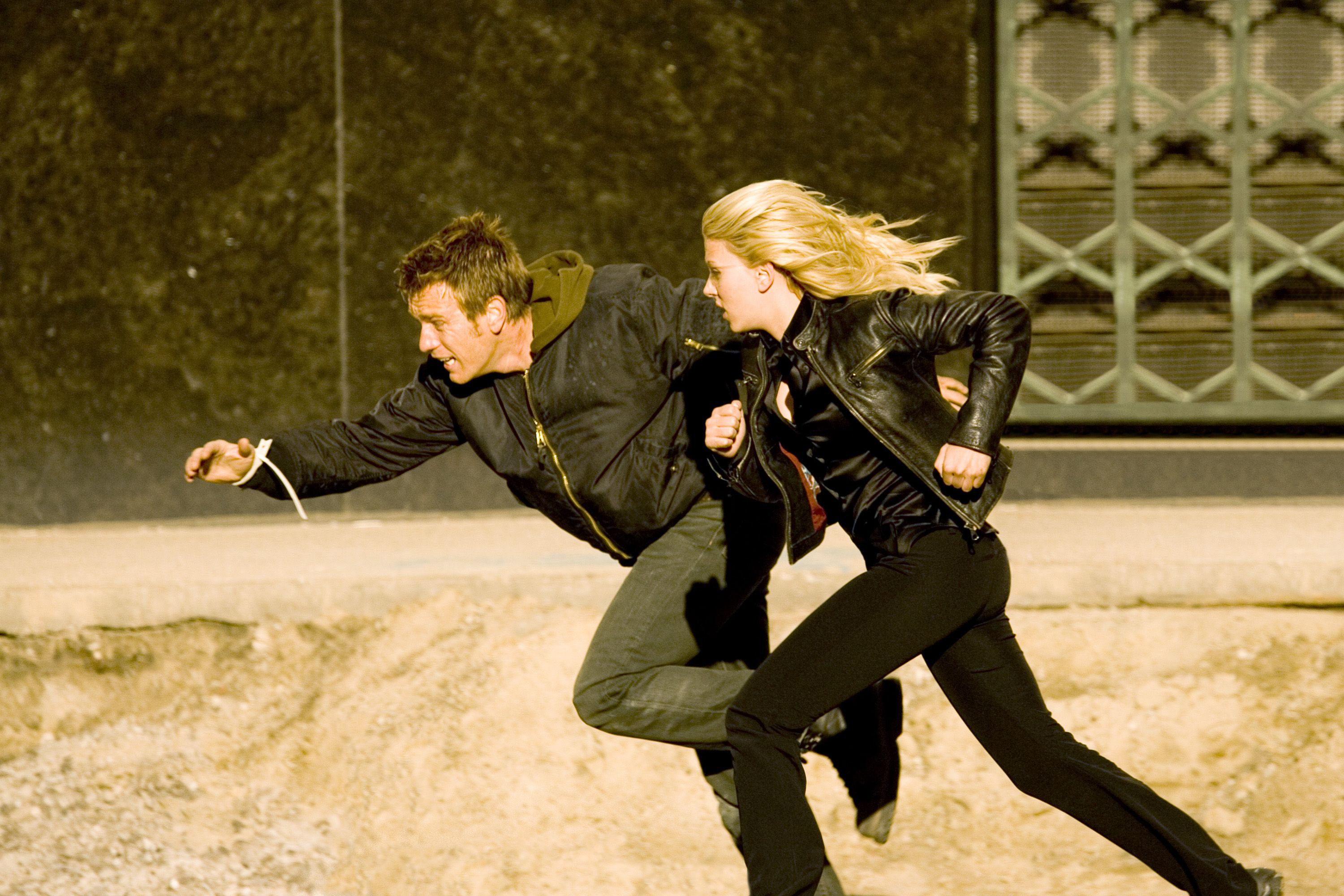 Ewan McGregor running HD Wallpaper