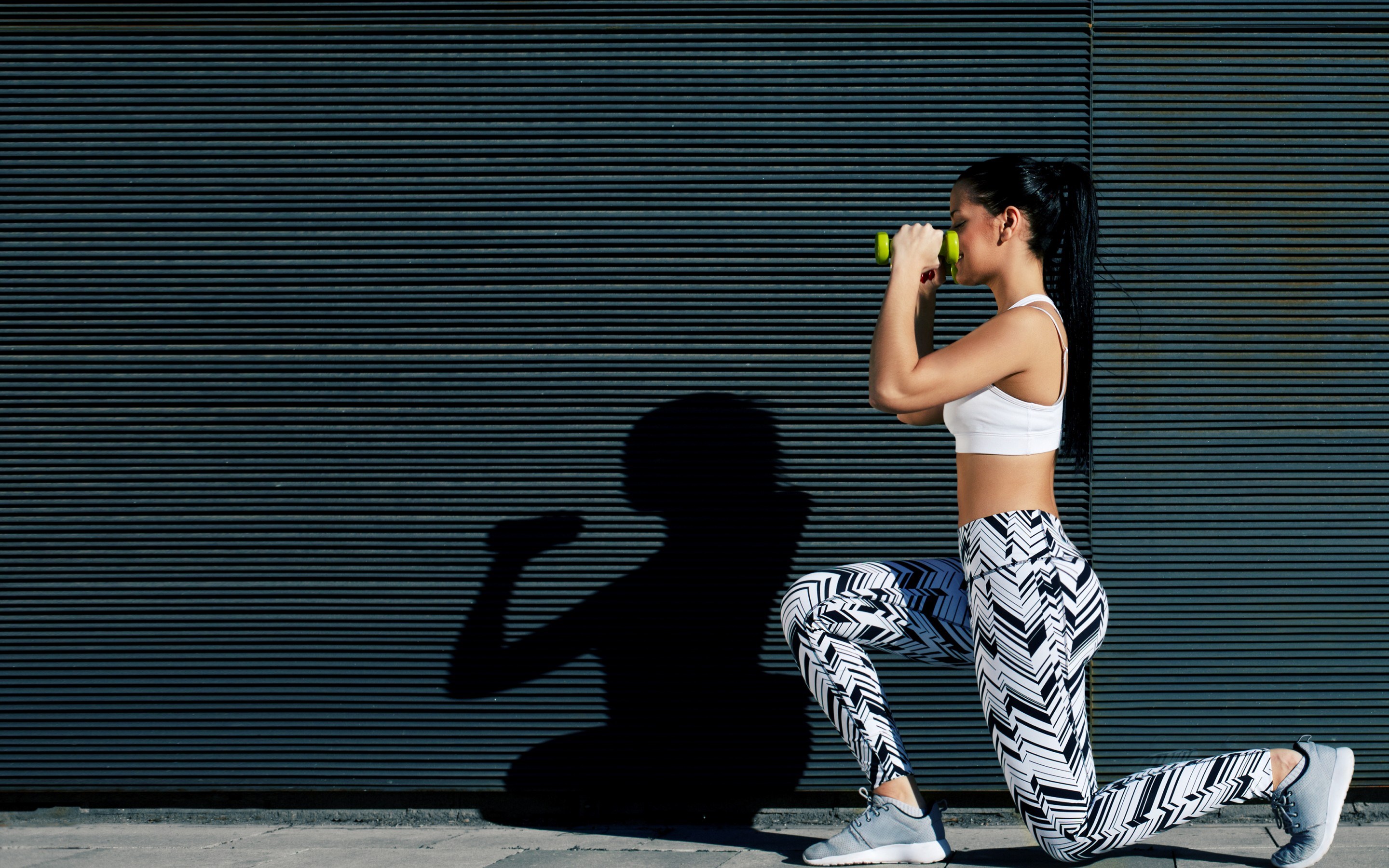 Woman doing lunges with dumbbells HD Wallpaper