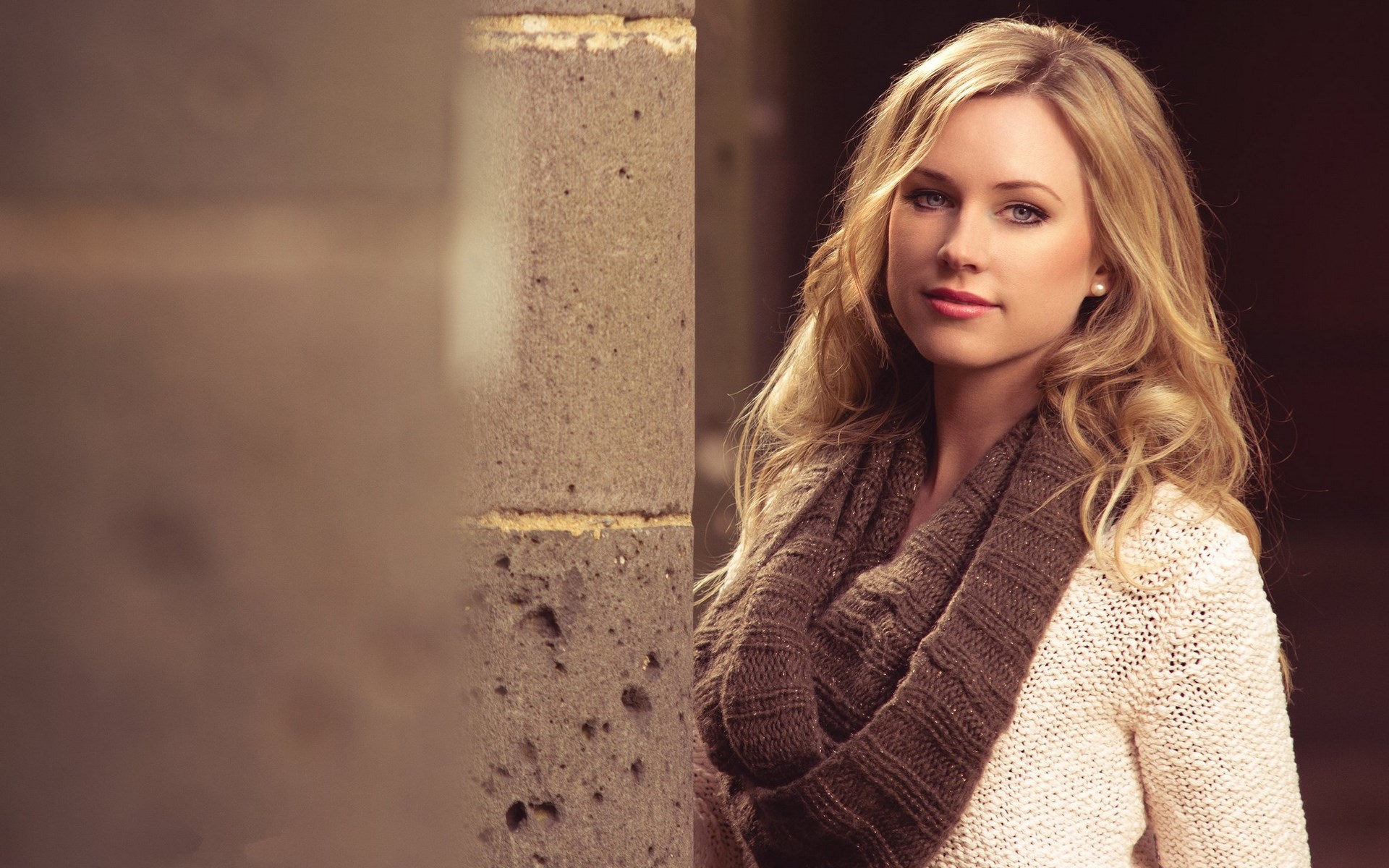Woman with blonde hair wearing a scarf and sweater HD Wallpaper