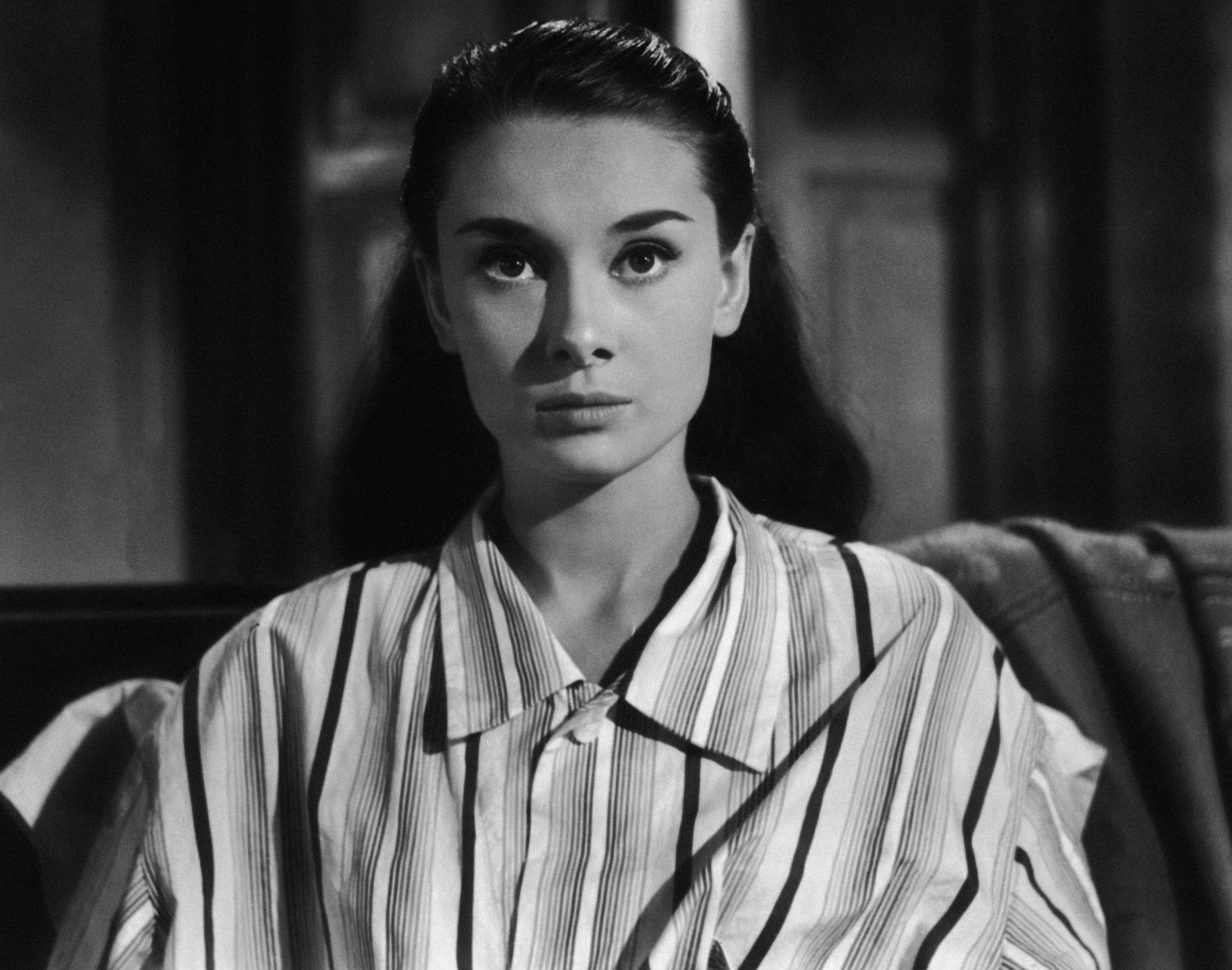 Audrey Hepburn in Roman Holiday HD Wallpaper