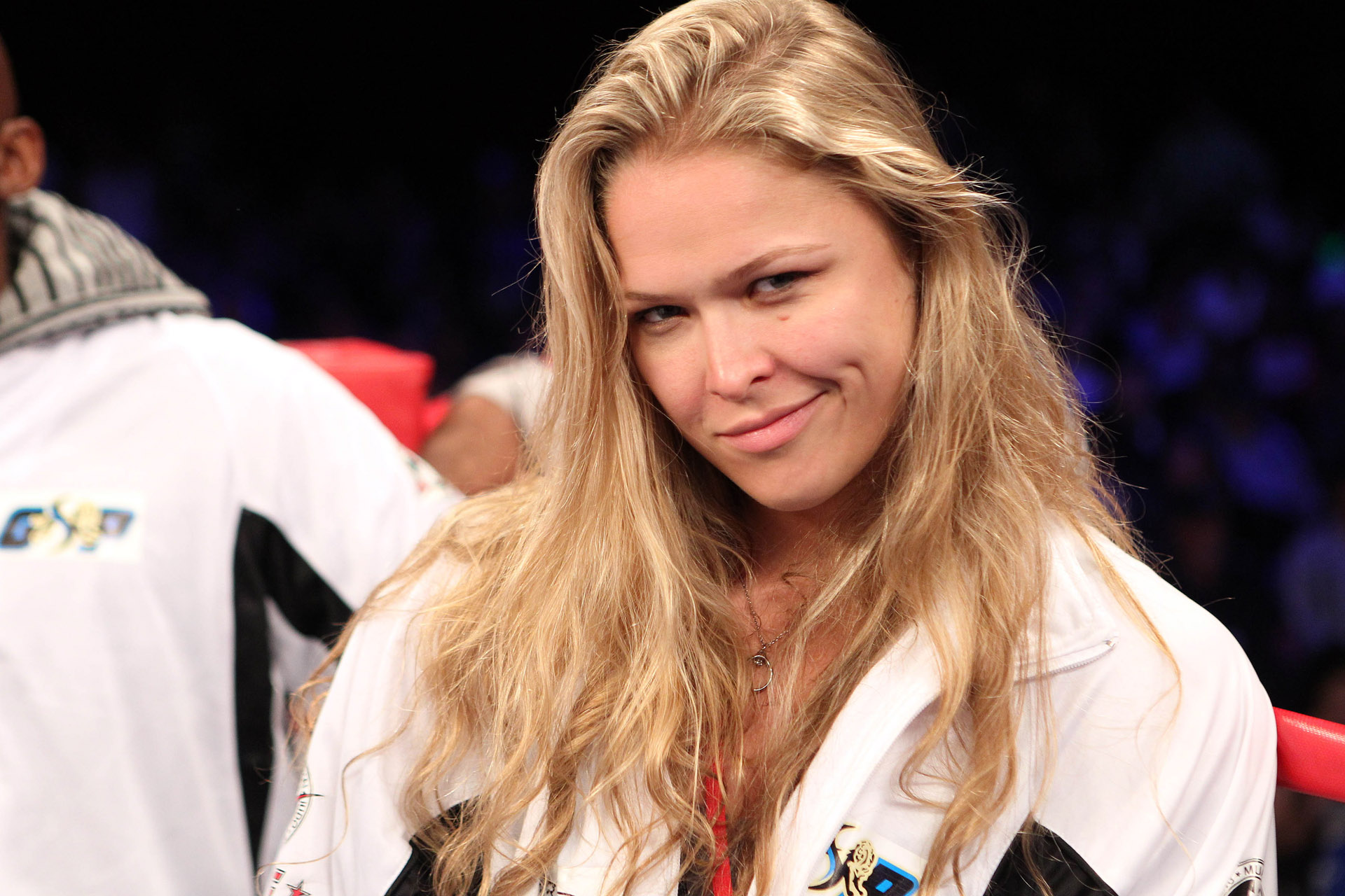 Ronda Rousey in a boxing ring HD Wallpaper