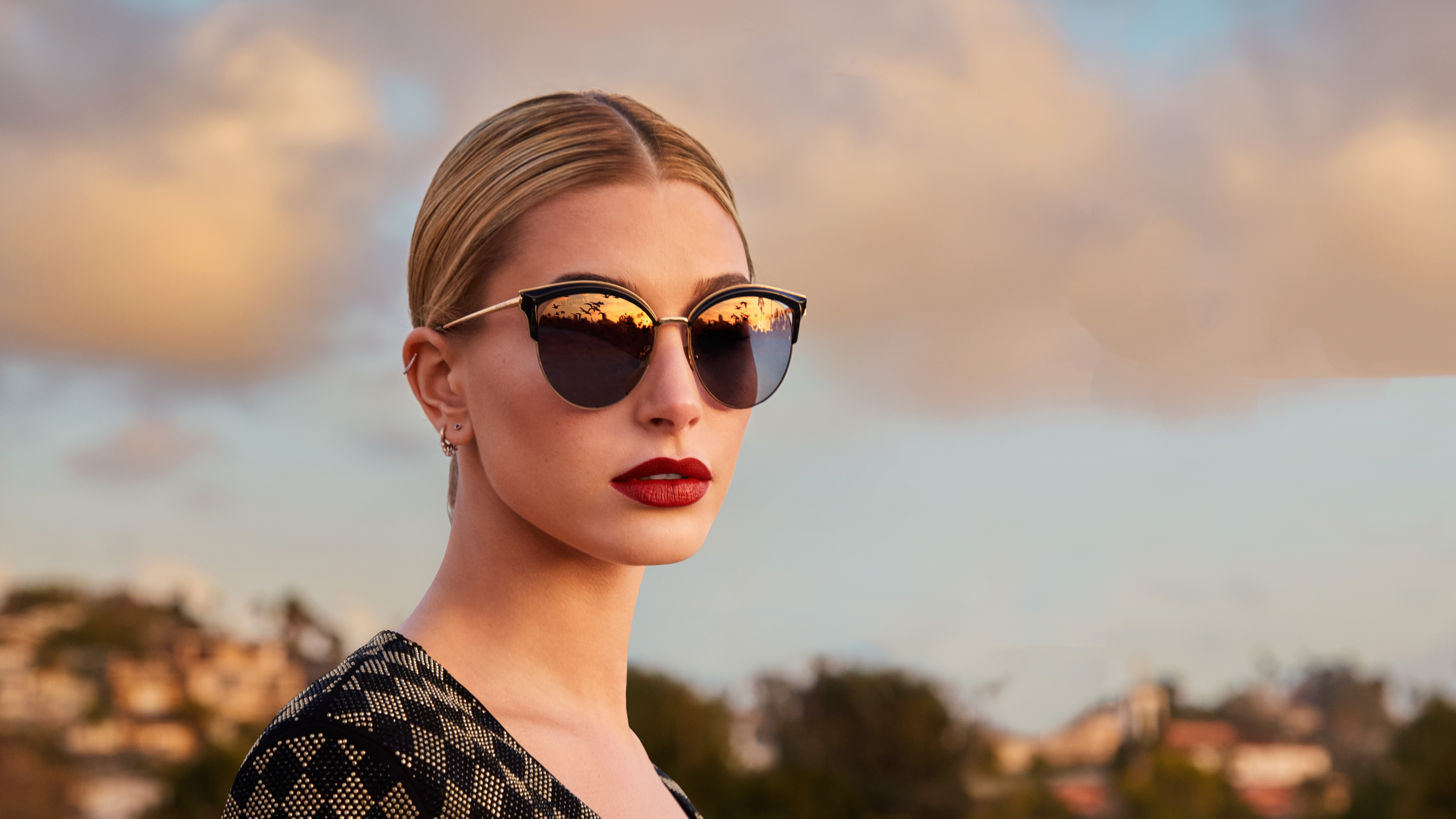 Hailey Baldwin wearing sunglasses at sunset HD Wallpaper