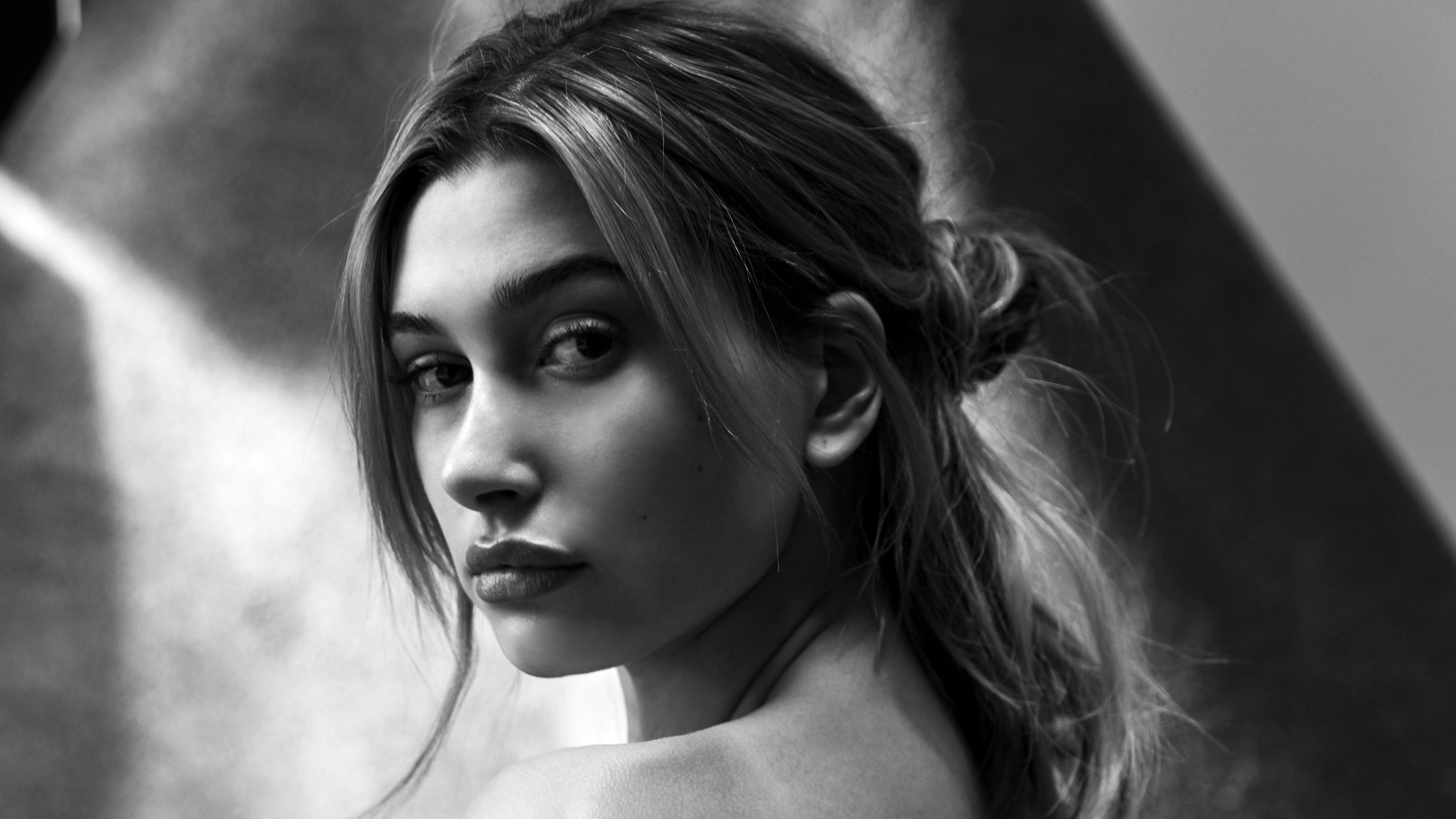 Hailey Baldwin HD Wallpaper