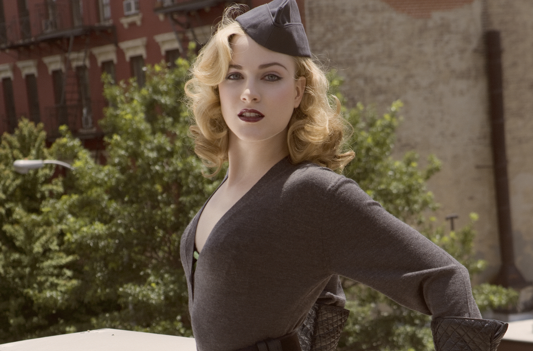 Evan Rachel Wood in vintage attire HD Wallpaper