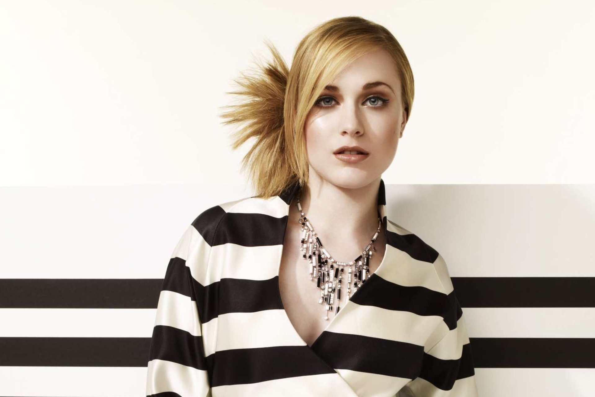 Evan Rachel Wood in Black and White Stripes HD Wallpaper
