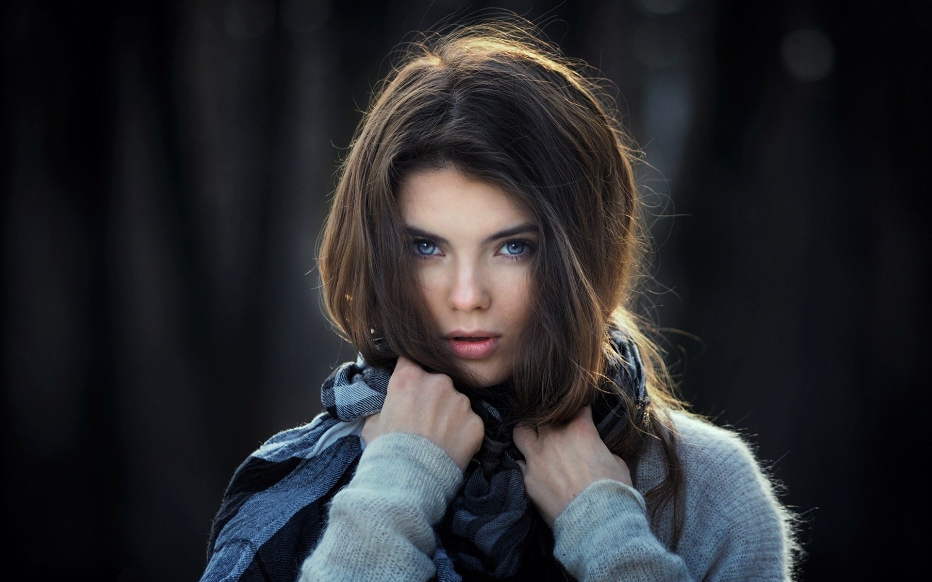 Woman with blue eyes and scarf HD Wallpaper