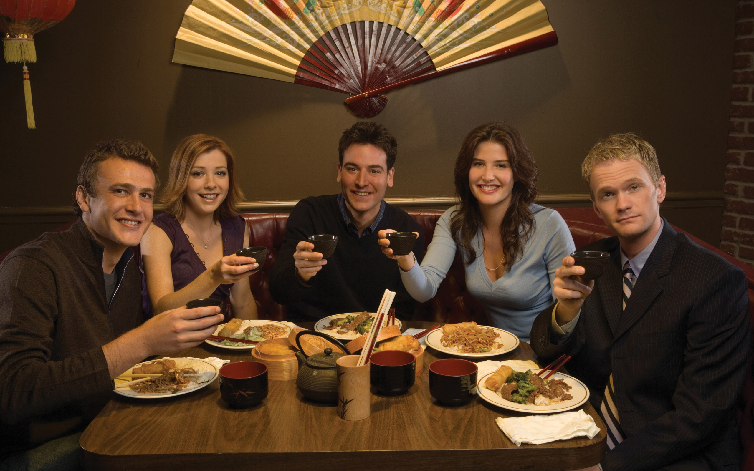 How I Met Your Mother cast at a meal HD Wallpaper