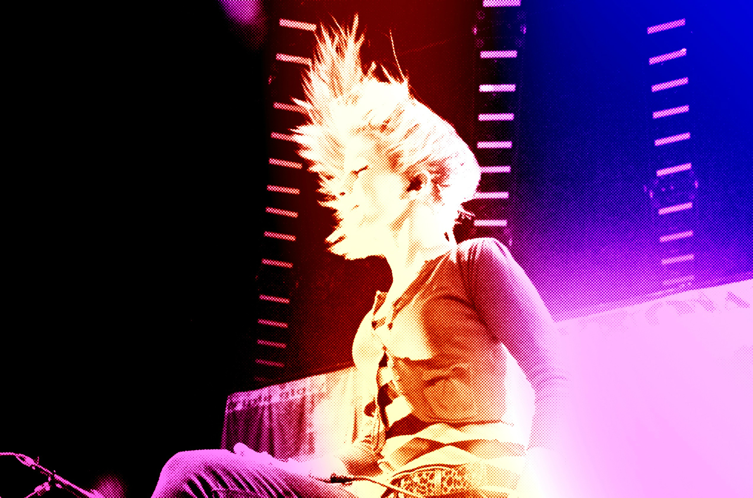 Hayley Williams performing on stage HD Wallpaper