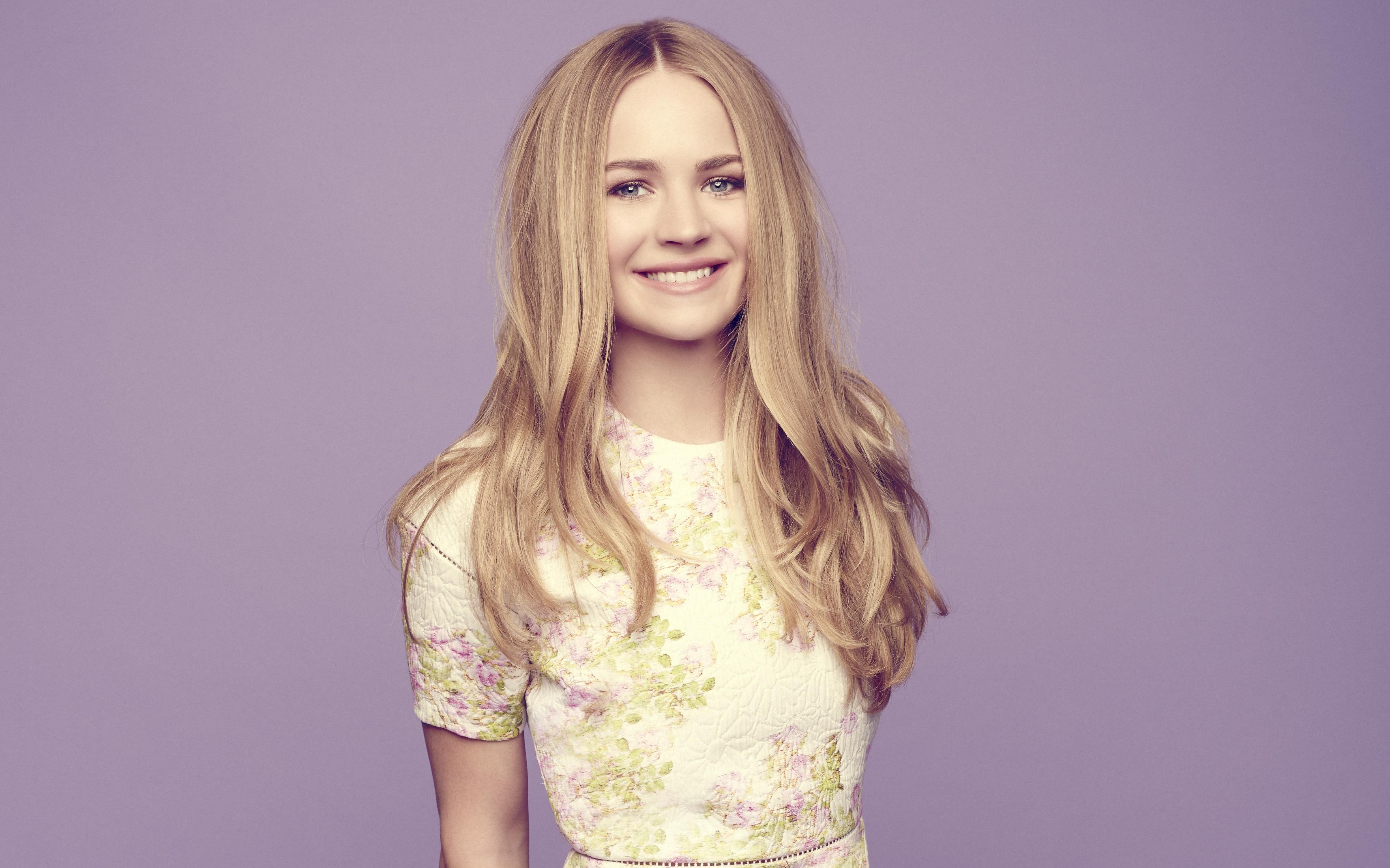 Britt Robertson HD Wallpaper
