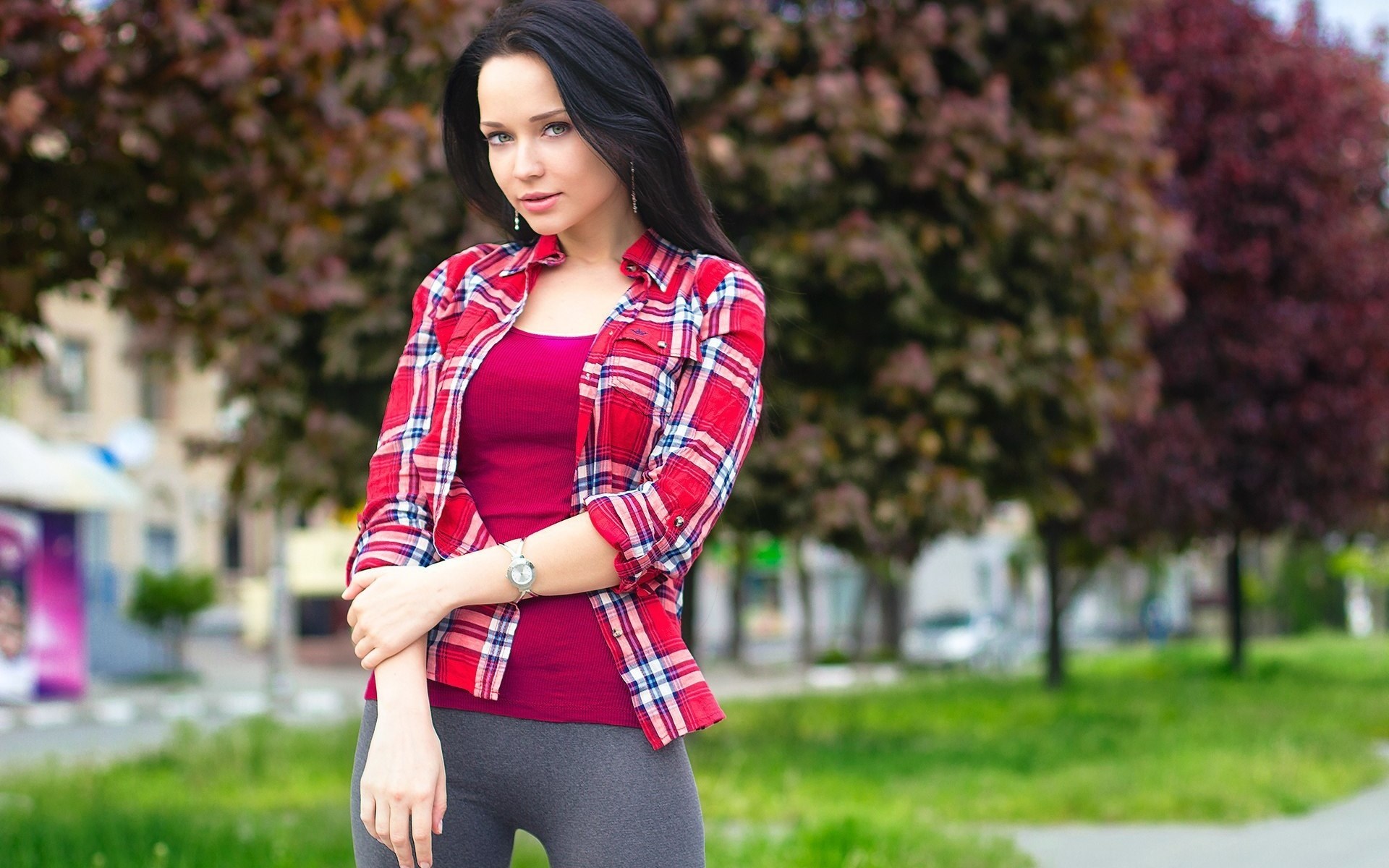 Woman in red plaid shirt and pink top HD Wallpaper