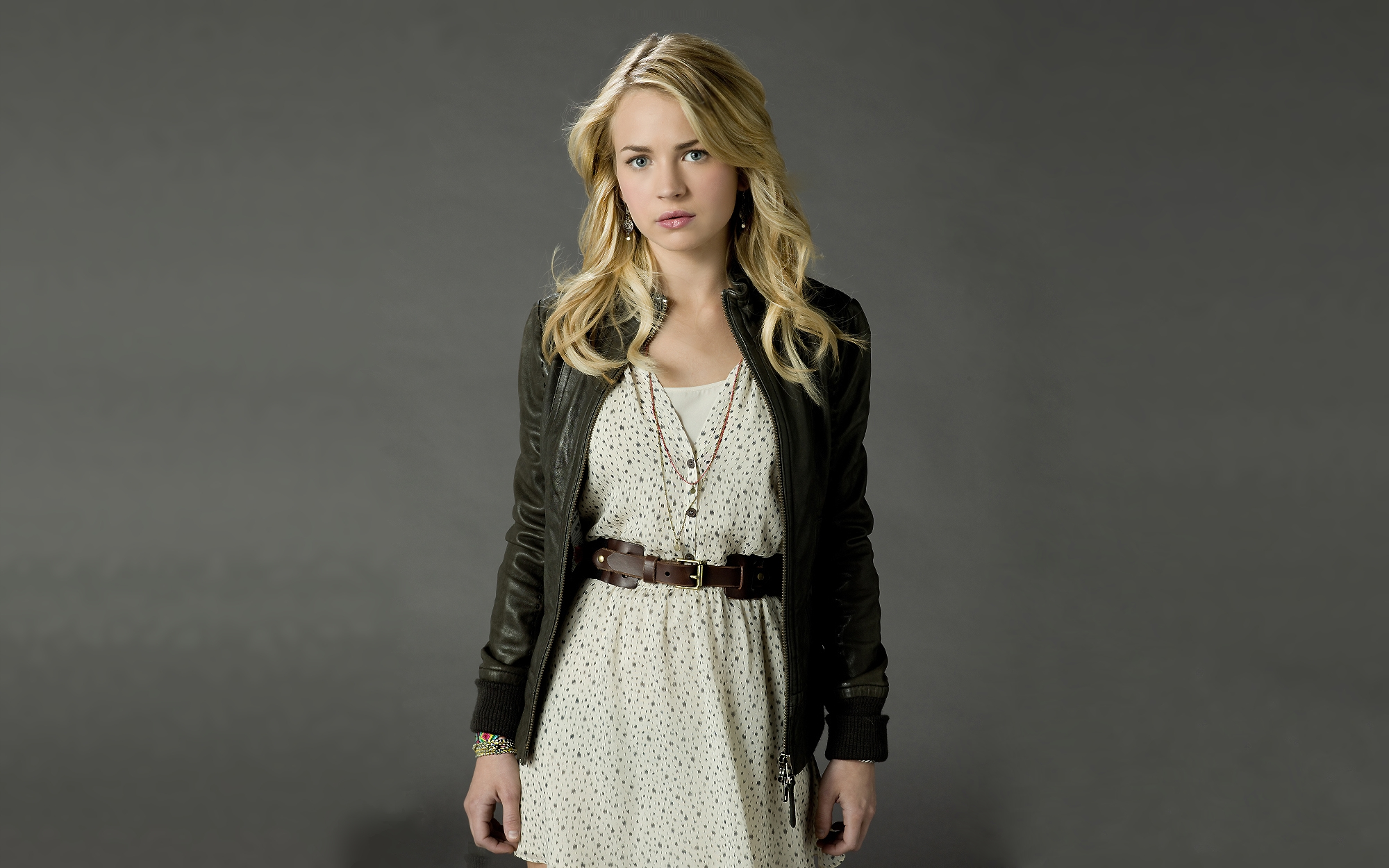 Britt Robertson HD Wallpaper