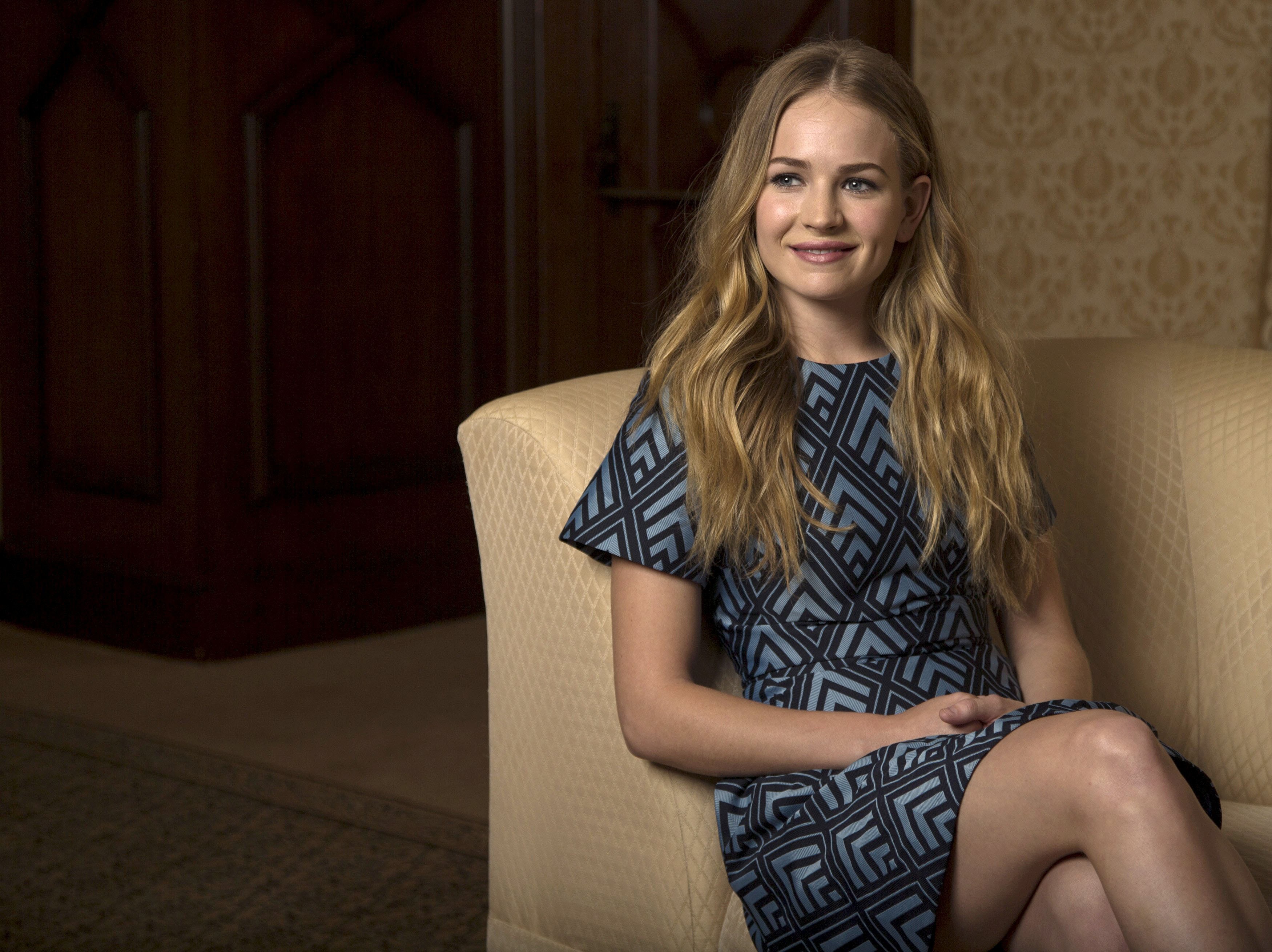 Britt Robertson HD Wallpaper