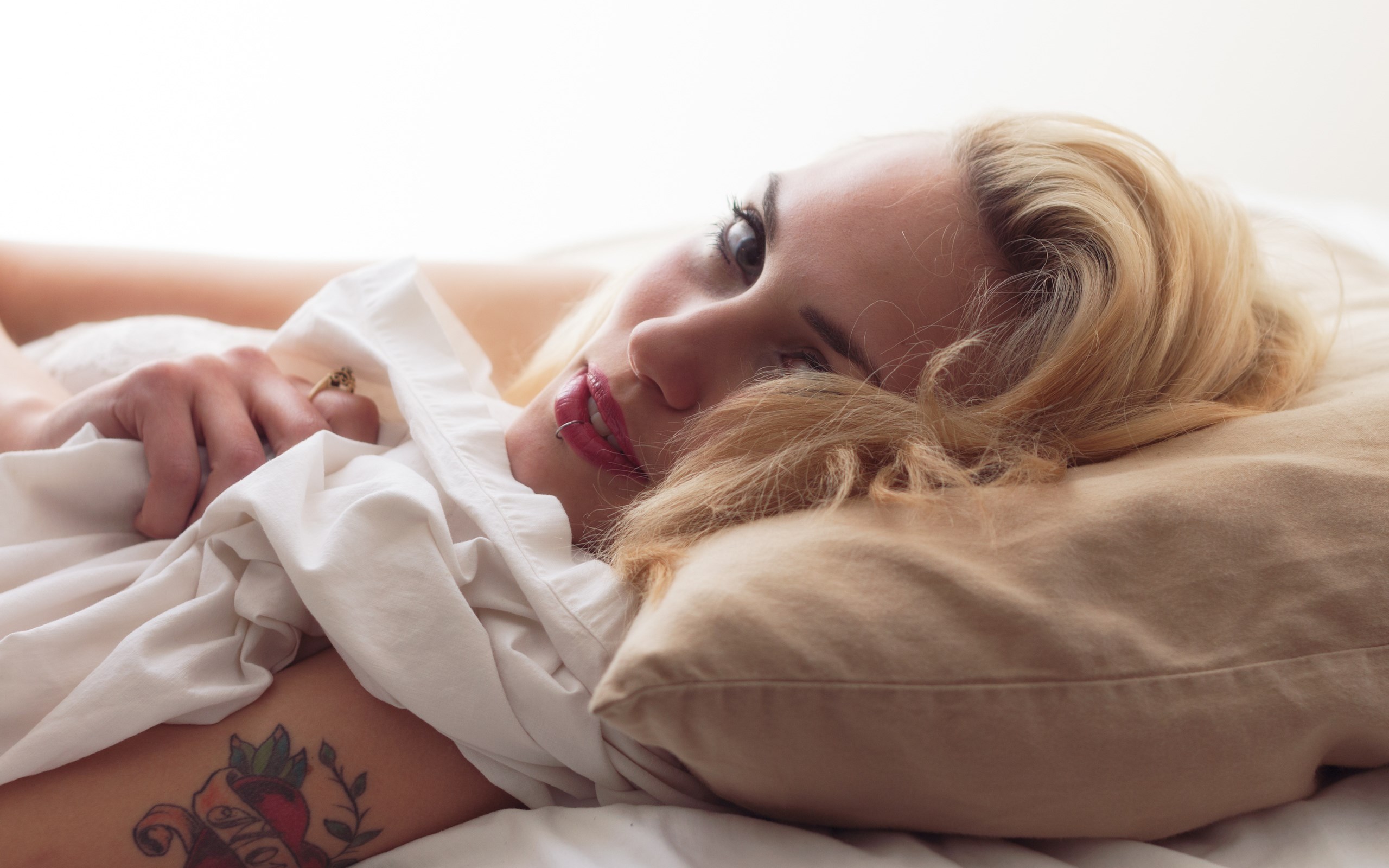 Woman lying on a pillow HD Wallpaper