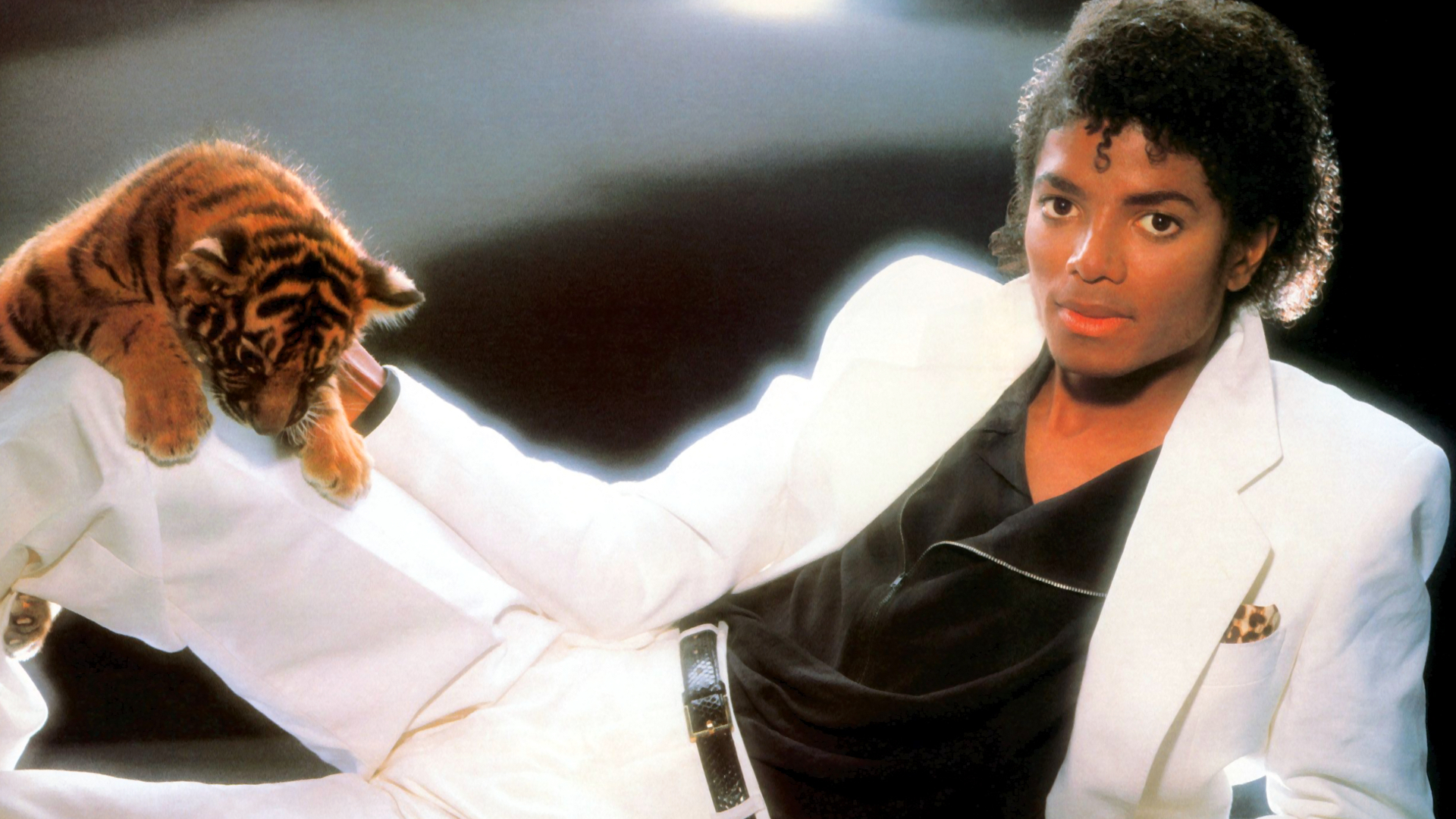 Michael Jackson with a tiger cub HD Wallpaper