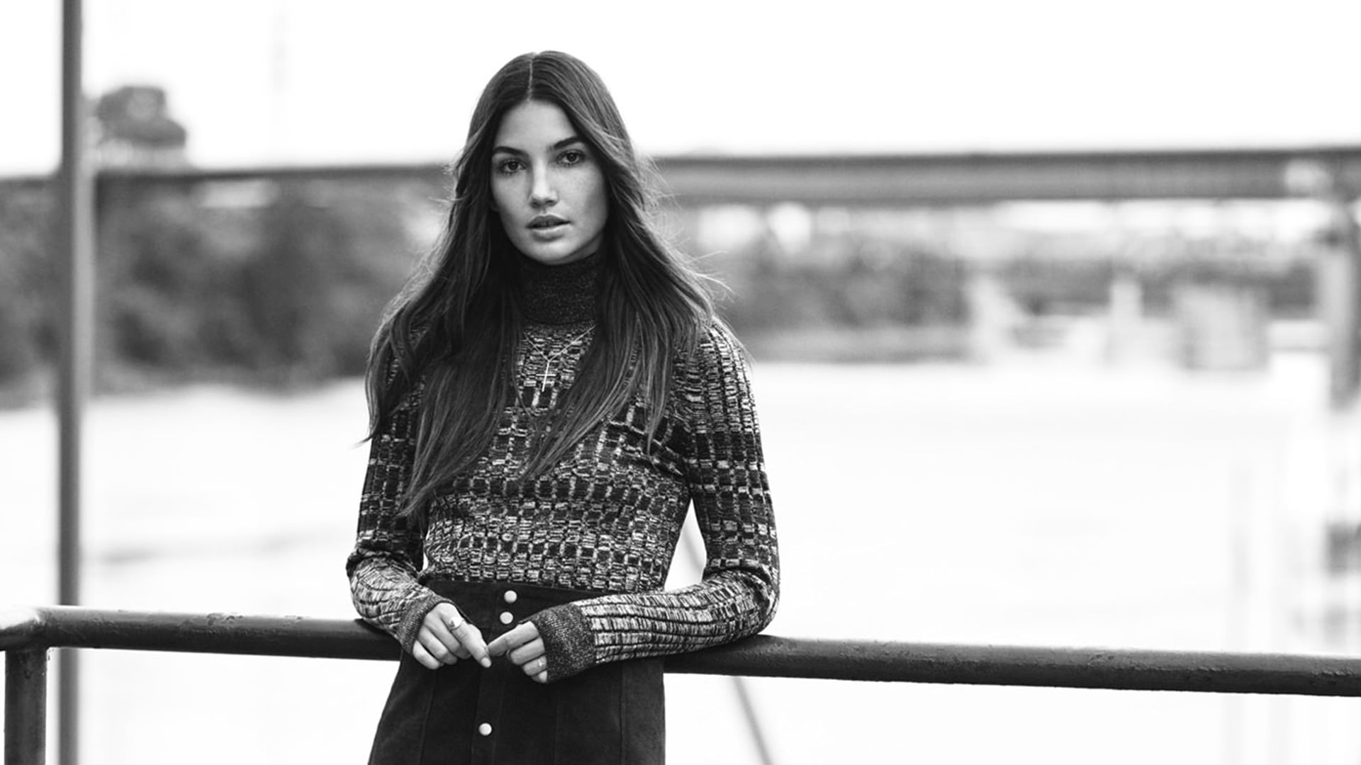 Lily Aldridge posing by a railing HD Wallpaper