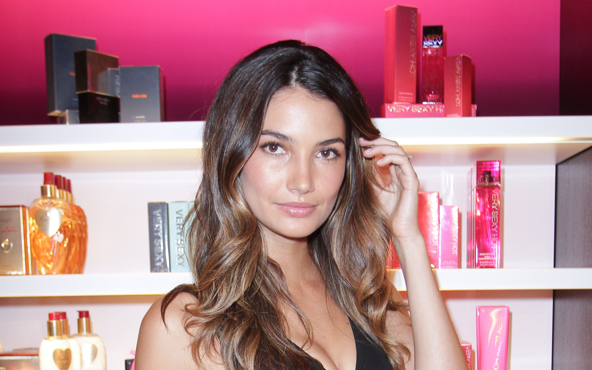 Lily Aldridge in front of Victoria's Secret "Very Sexy" products HD Wallpaper