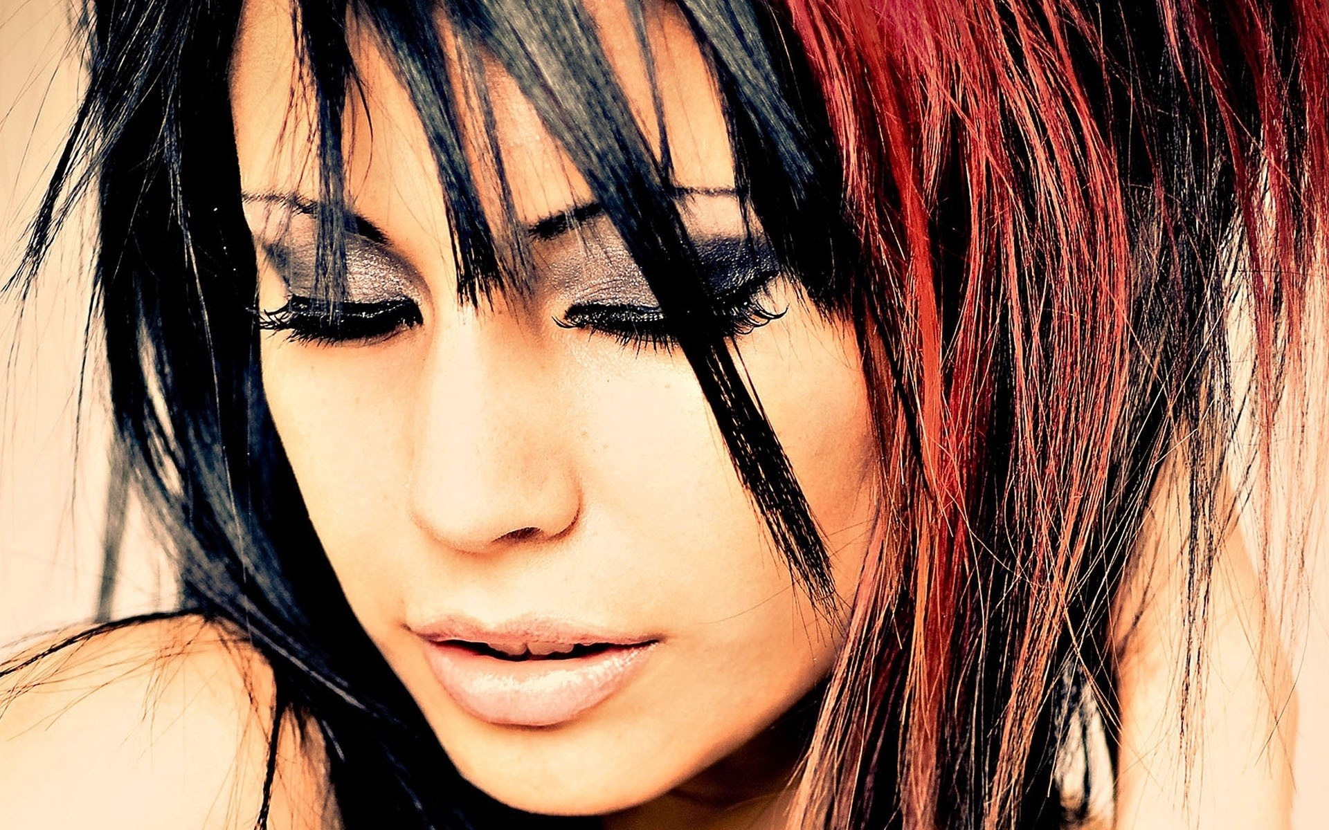 Woman with black and red streaked hair and heavy eye makeup HD Wallpaper